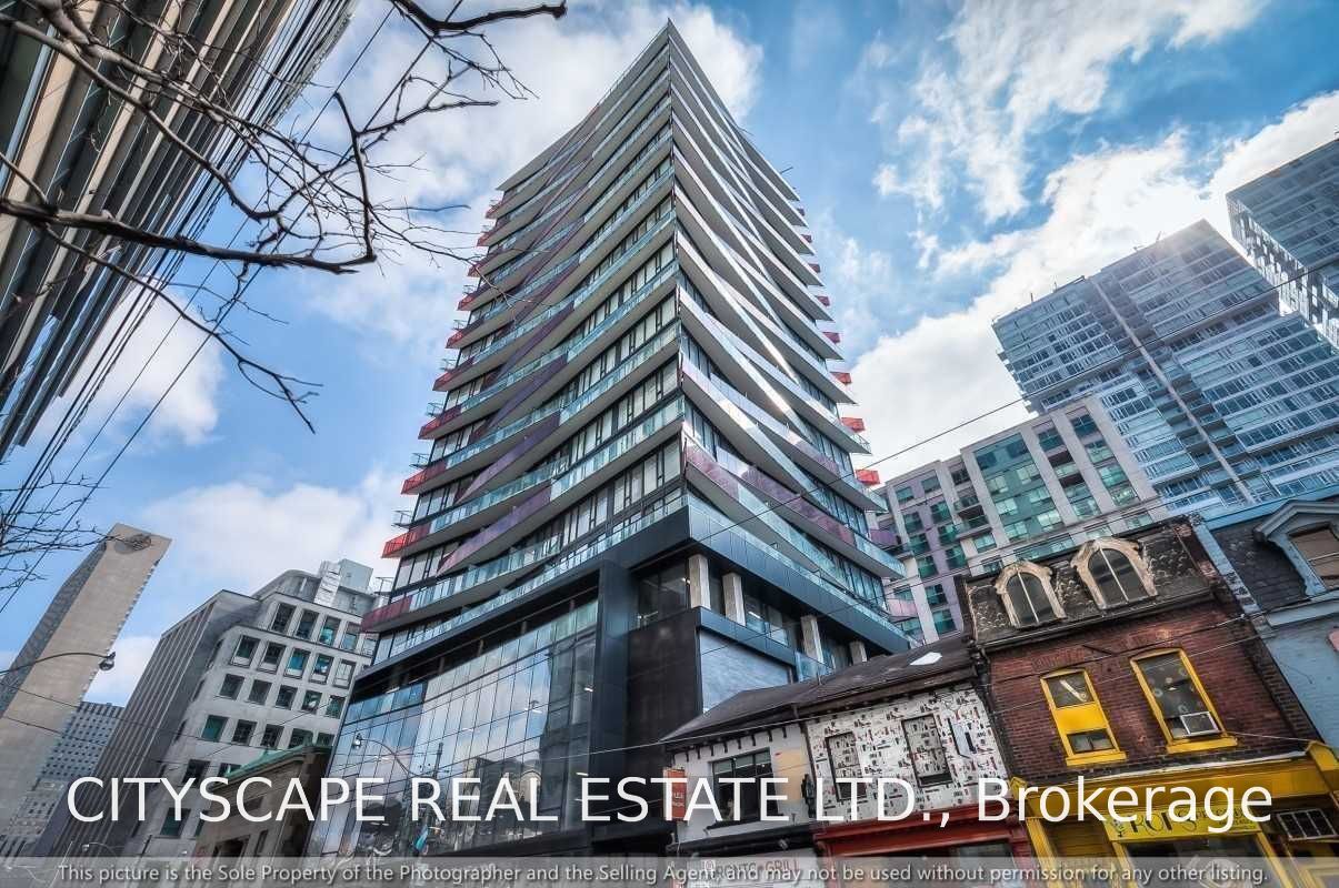 215 Queen Street W 1905, Toronto, ON M5V 0P5