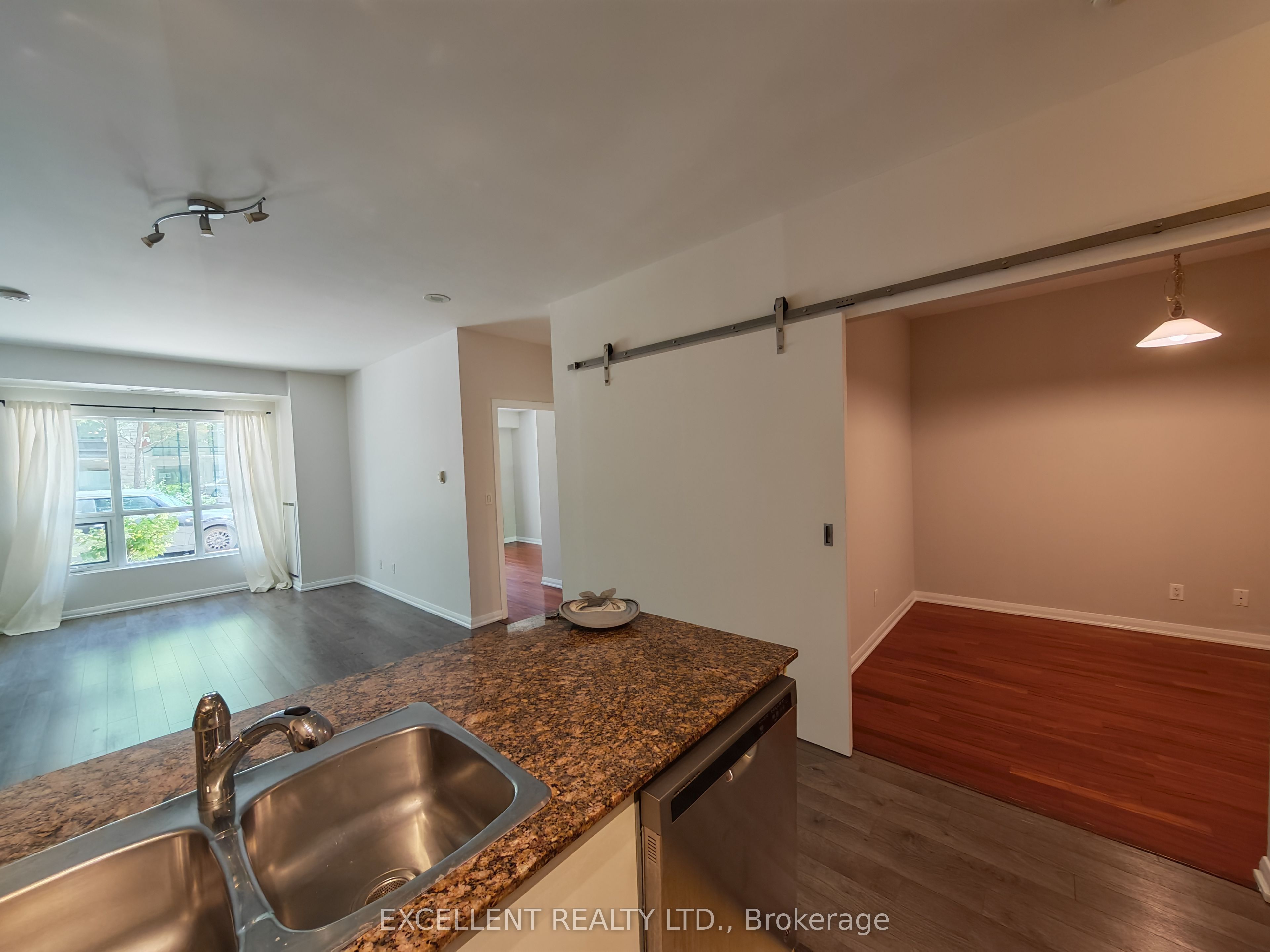 18 Beverley Street B106, Toronto, ON M5T 3L2 photo 5