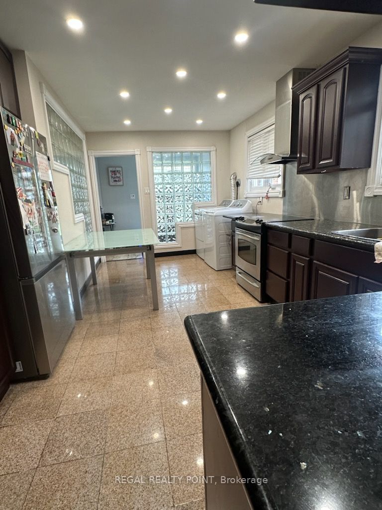 6 Harrington Crescent, Toronto, ON M2M 2Y5 photo 4