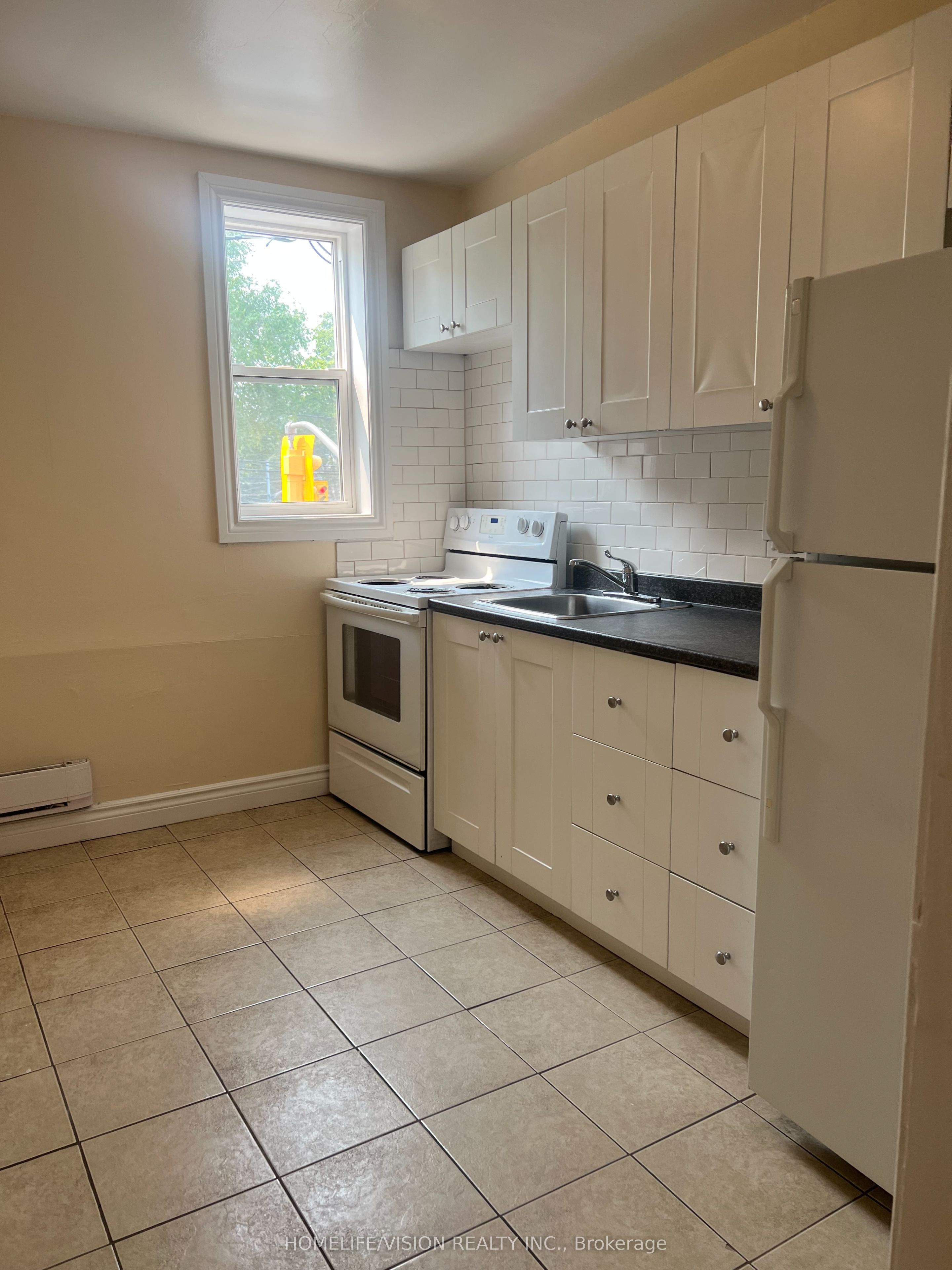 788 Eglinton Avenue E 1, Toronto, ON M4G 2L1 photo 3