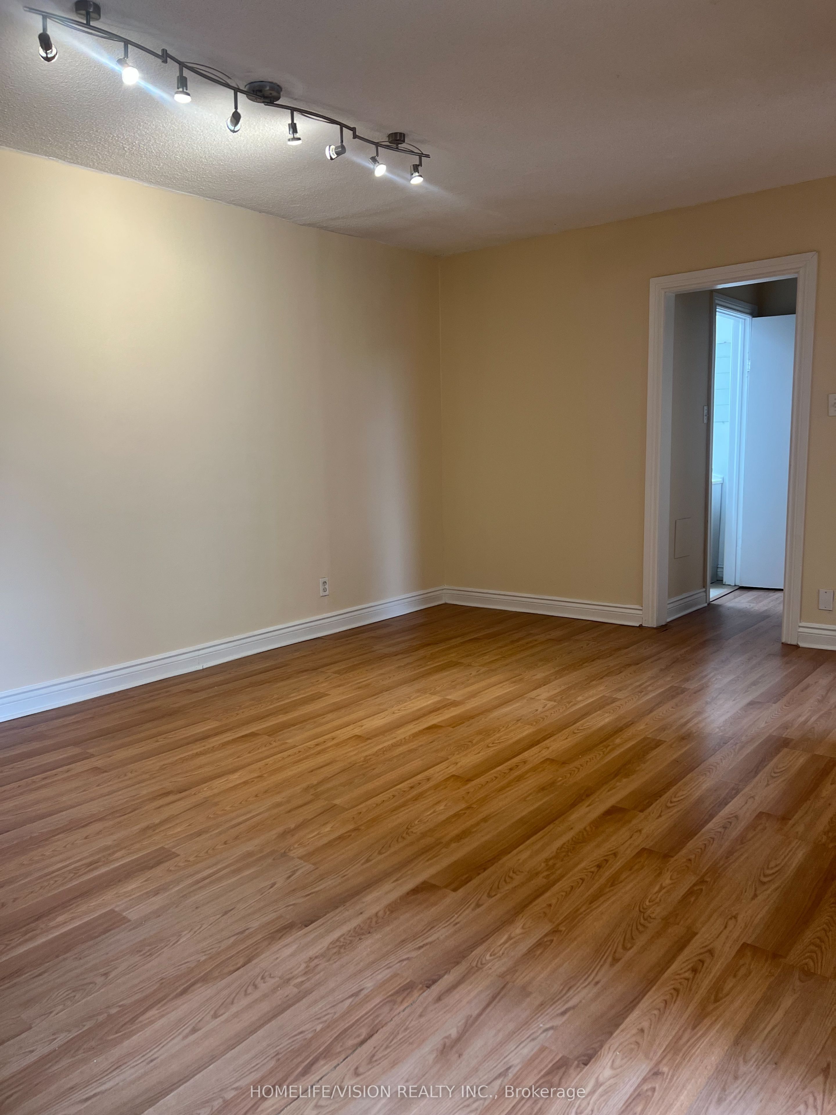 788 Eglinton Avenue E 1, Toronto, ON M4G 2L1 photo 5