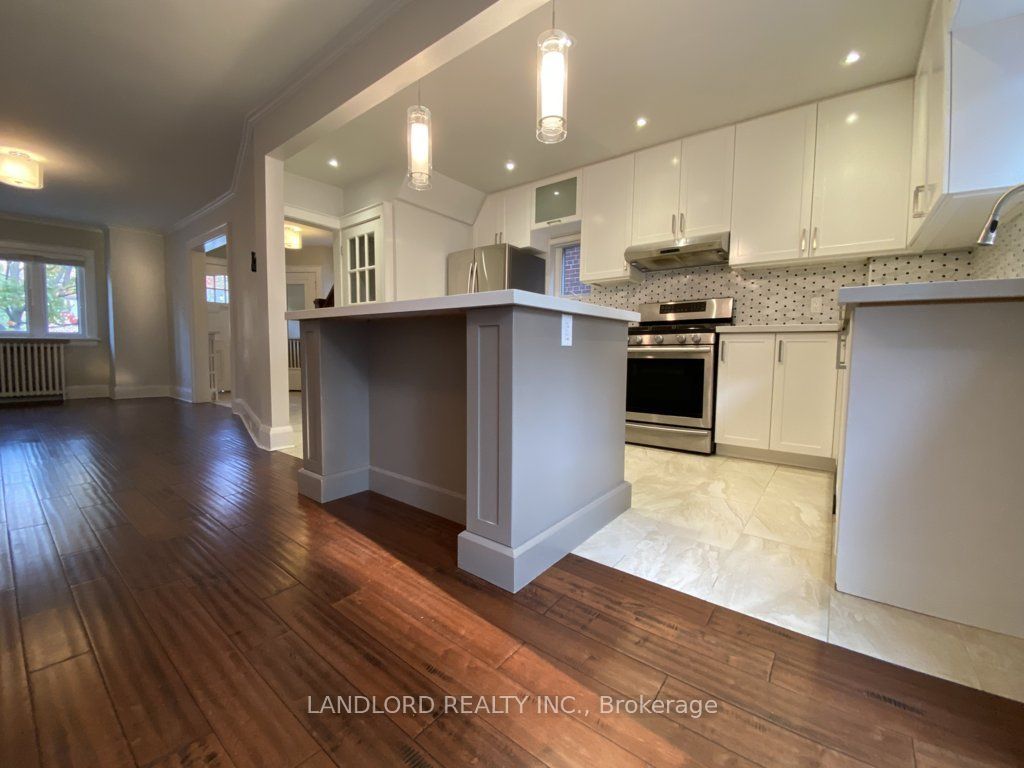 22 Lorindale Avenue, Toronto, ON M5M 3C2 photo 2