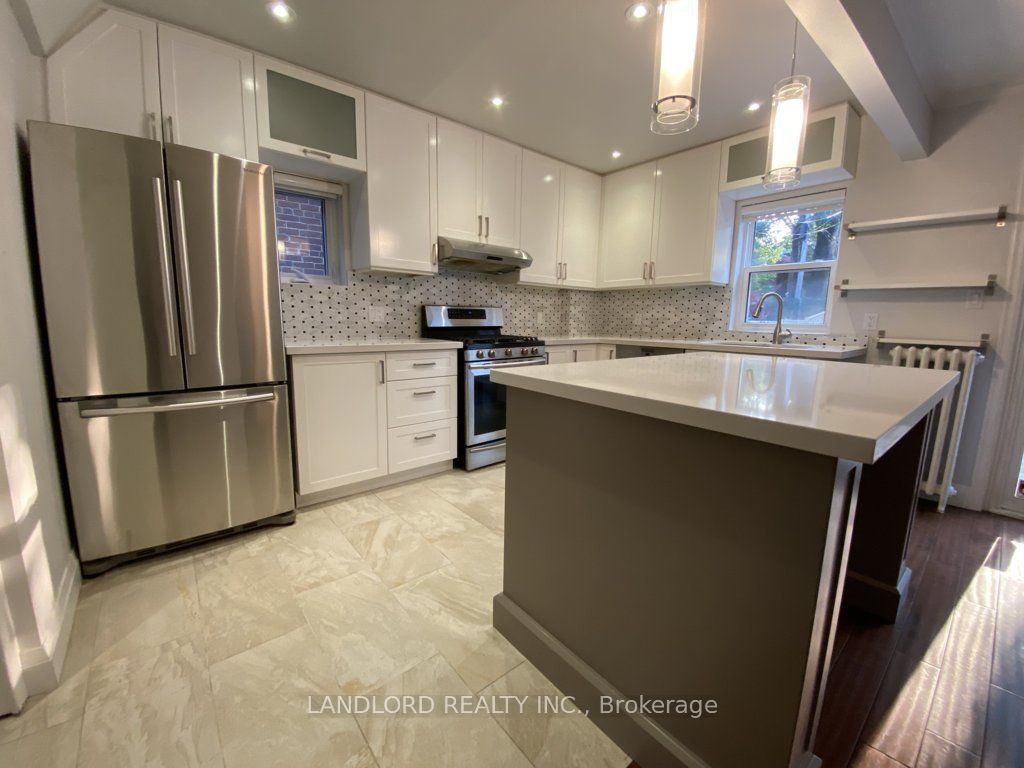 22 Lorindale Avenue, Toronto, ON M5M 3C2 photo 3