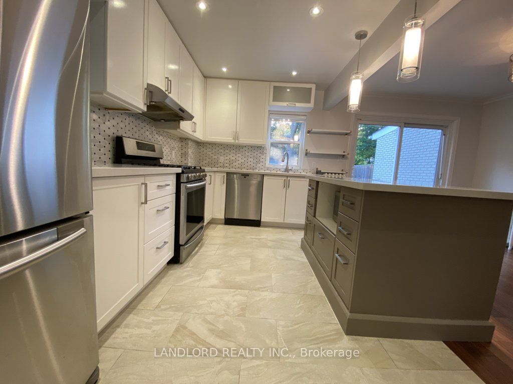 22 Lorindale Avenue, Toronto, ON M5M 3C2 photo 4
