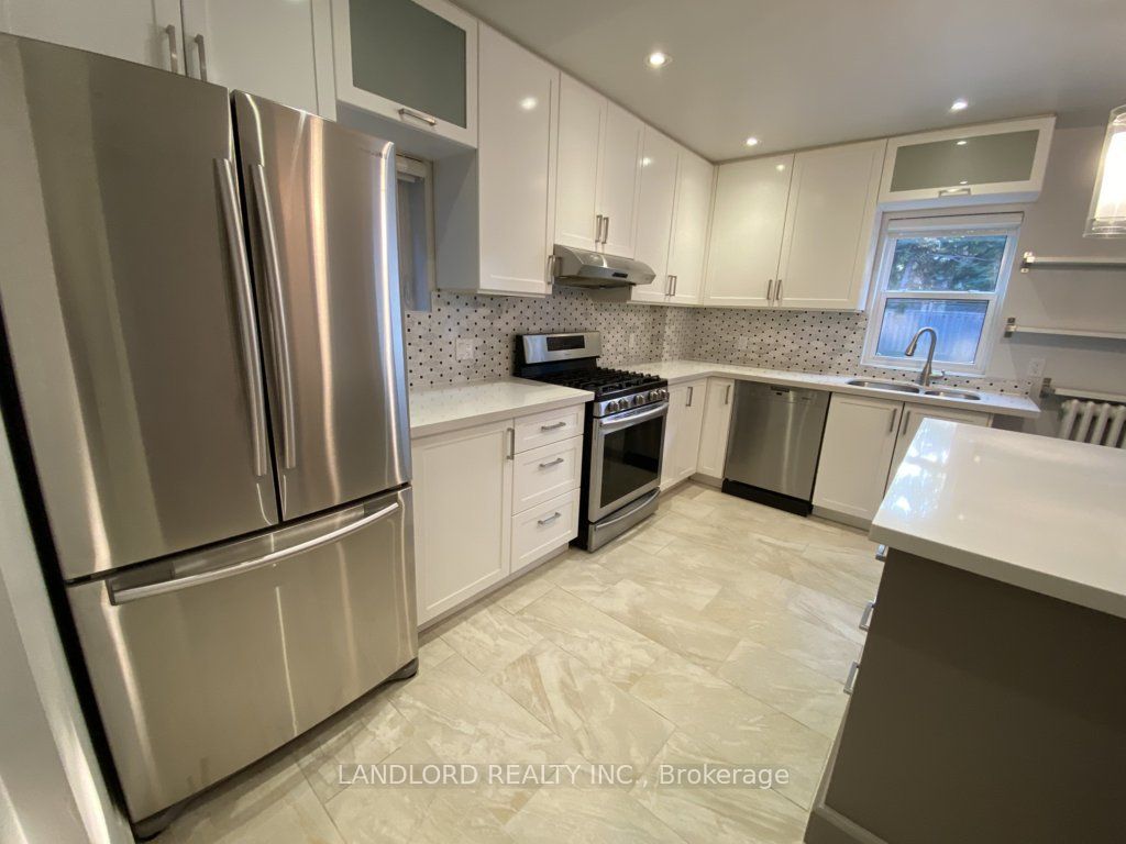 22 Lorindale Avenue, Toronto, ON M5M 3C2 photo 5