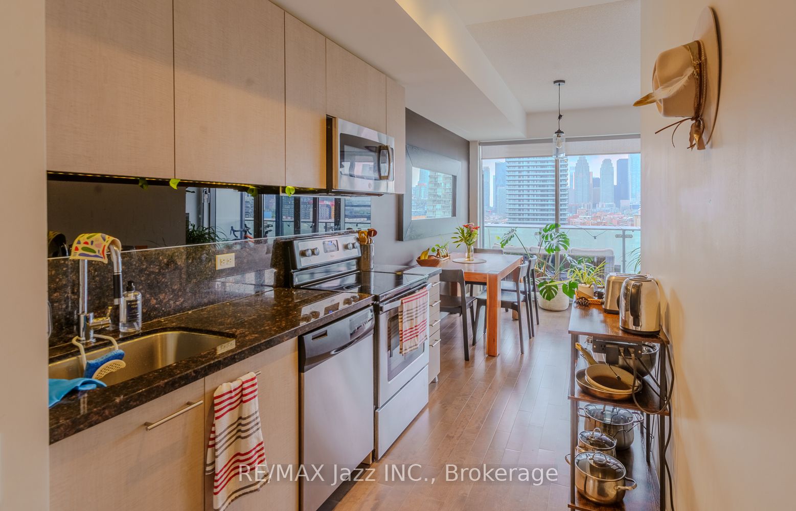 70 Distillery Lane 1409, Toronto, ON M5A 0E3 photo 2