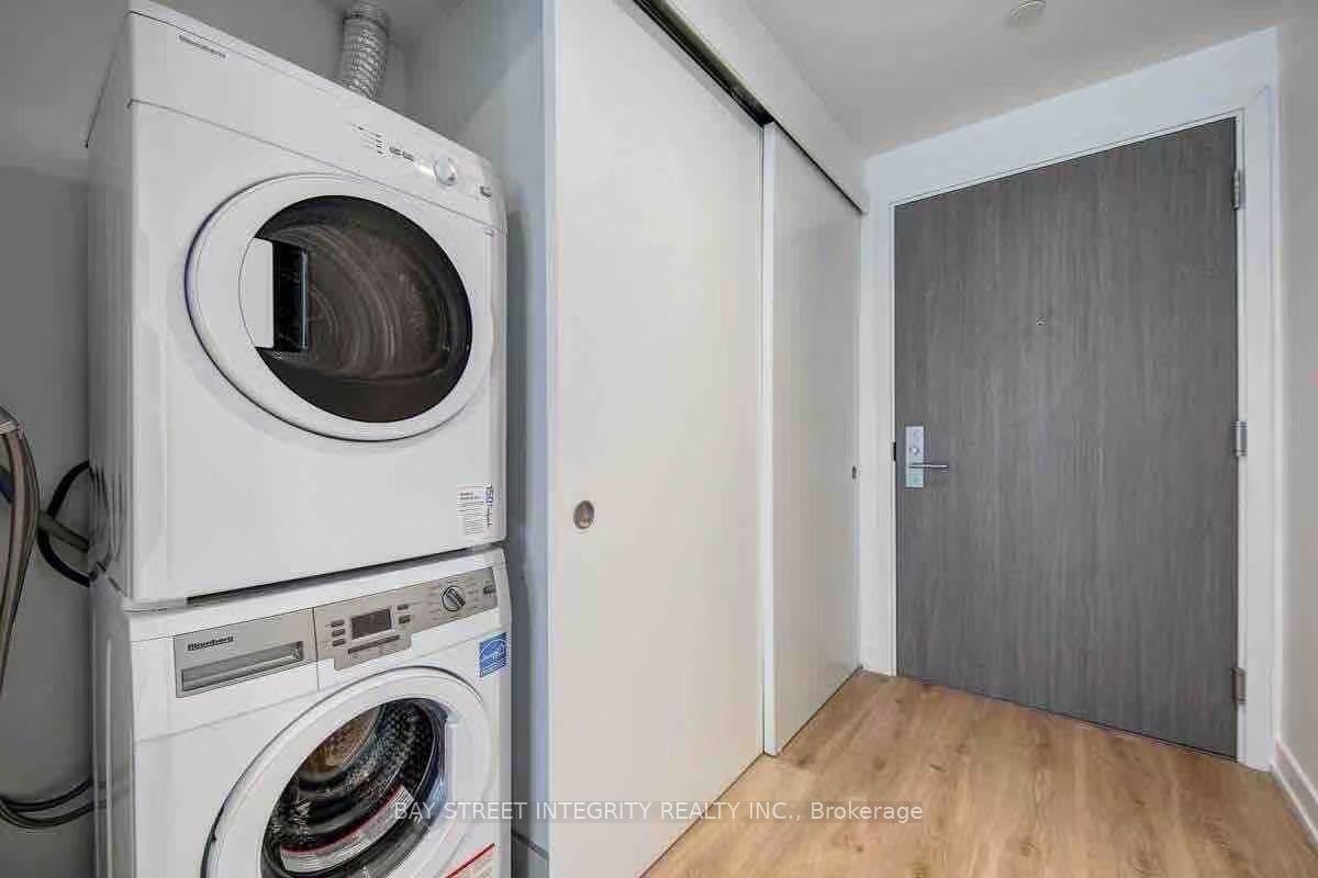 161 Roehampton Avenue 1609, Toronto, ON M4P 0C8 photo 3