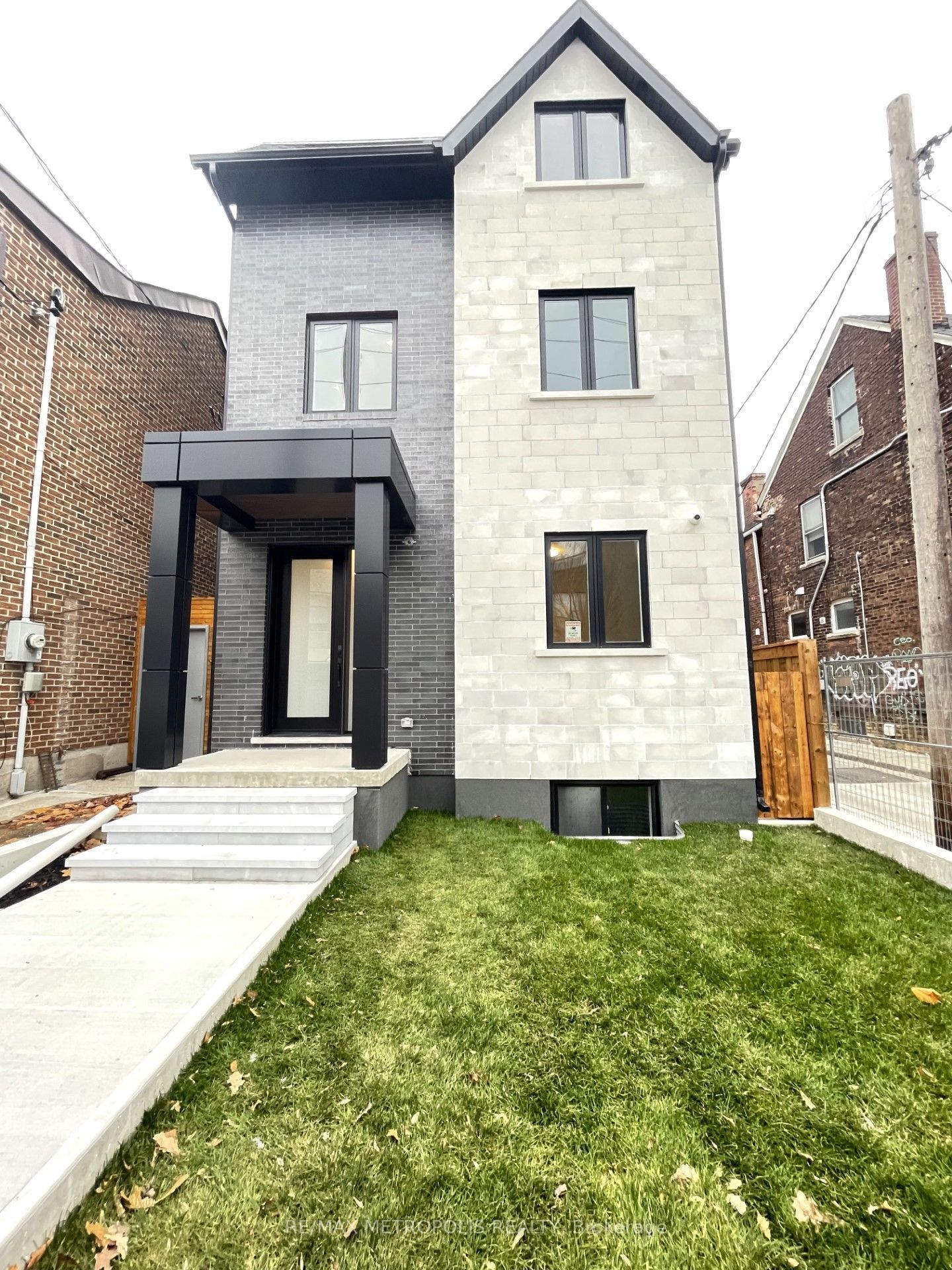 165 Manning Avenue Bsmt, Toronto, ON M6J 2K6