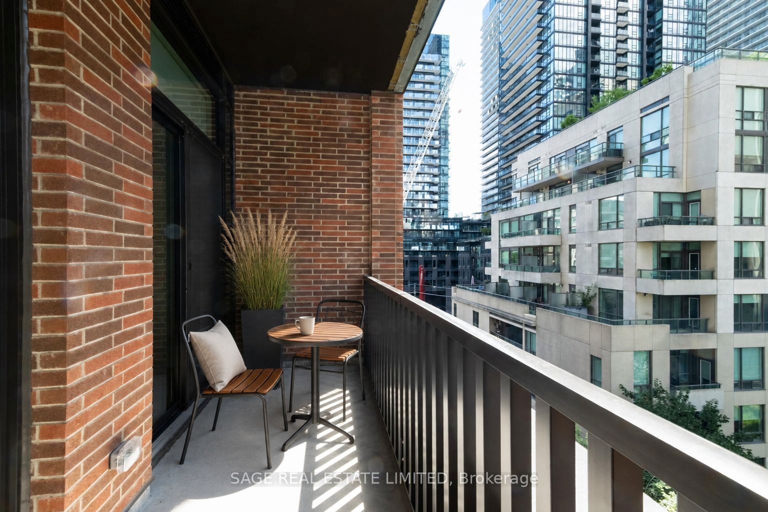 109 Erskine Avenue 612, Toronto, ON M4P 1Y5 photo 2
