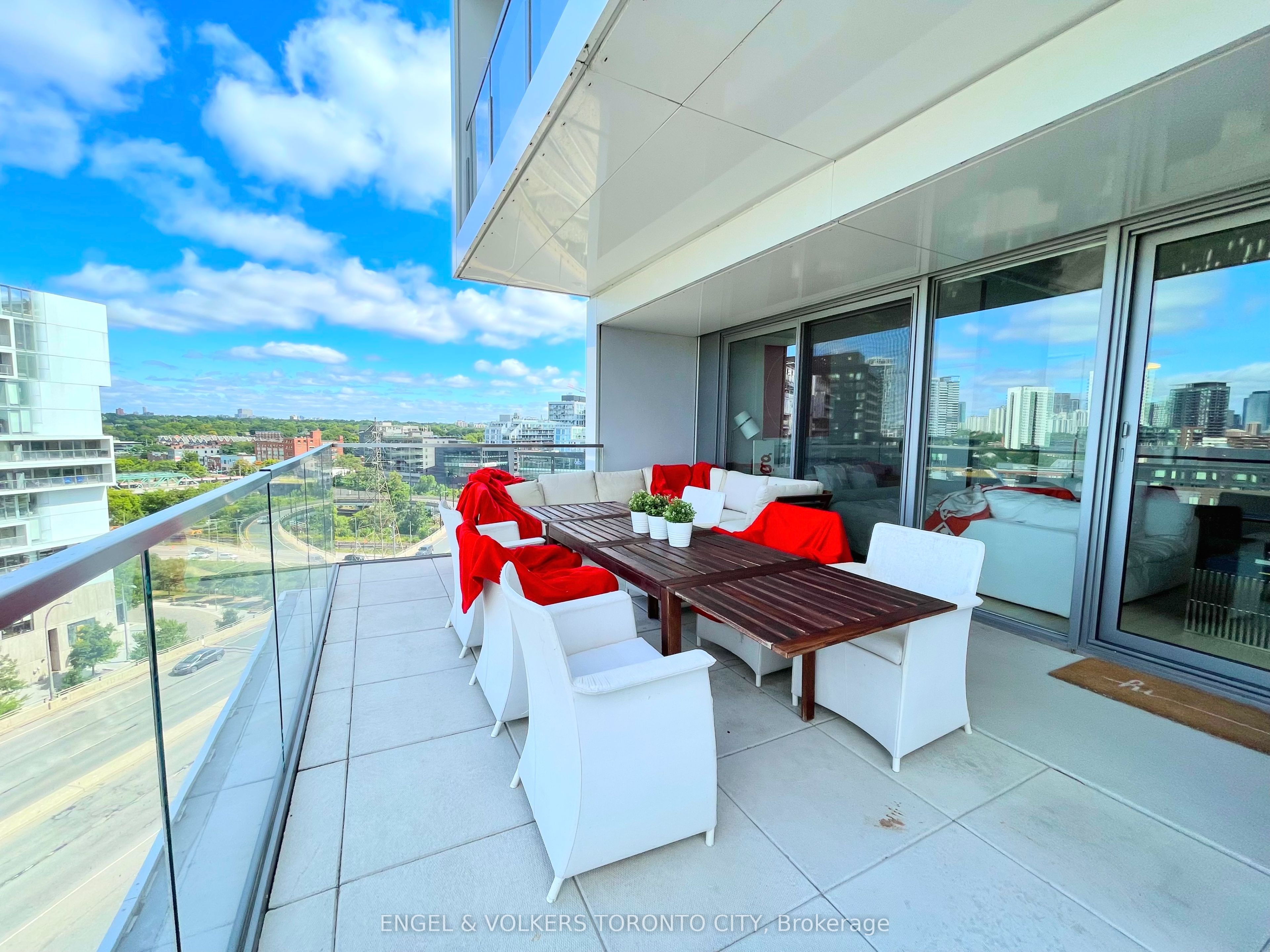 170 Bayview Avenue 1004, Toronto, ON M5A 0G4 photo 3