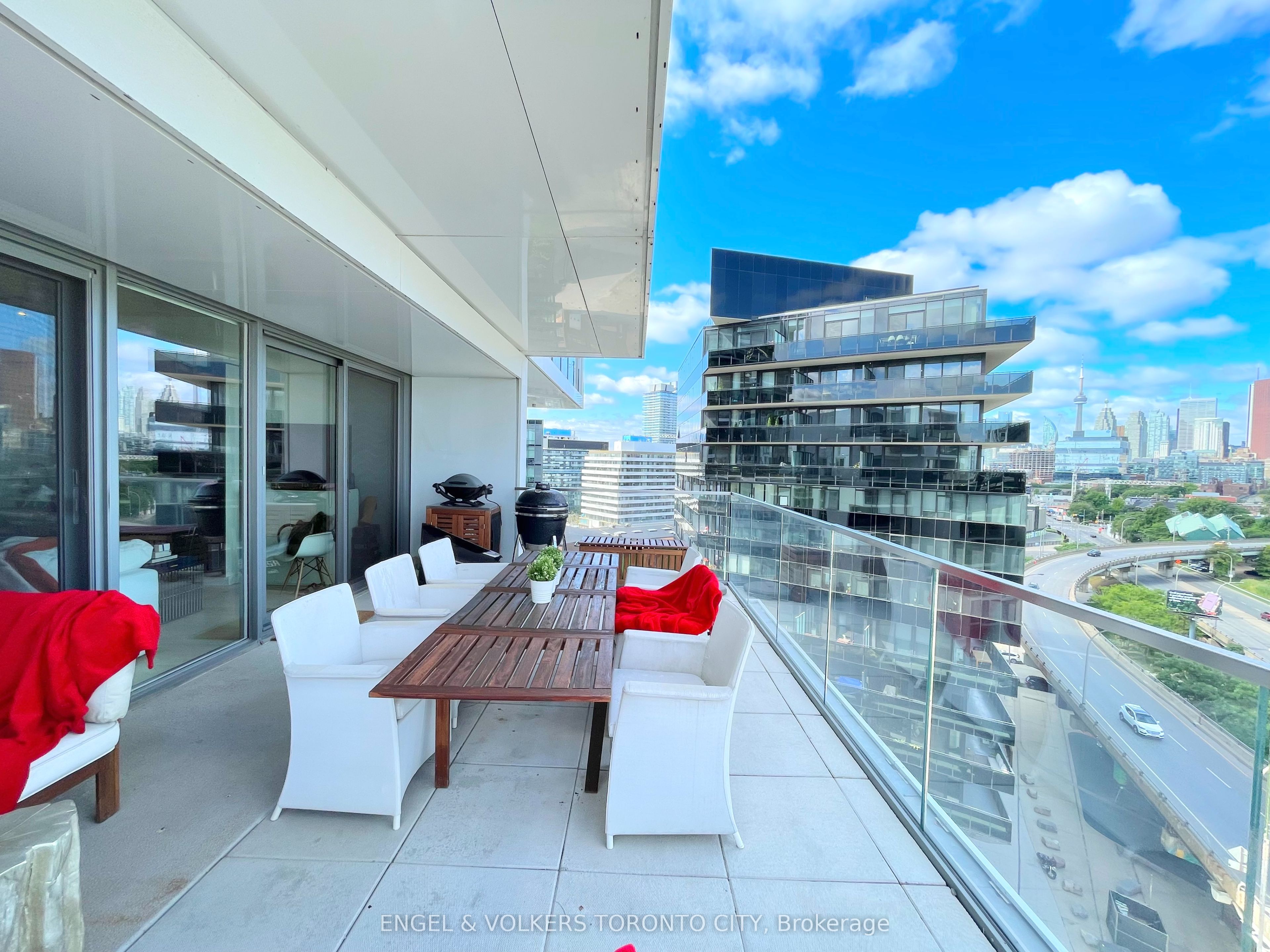170 Bayview Avenue 1004, Toronto, ON M5A 0G4 photo 5