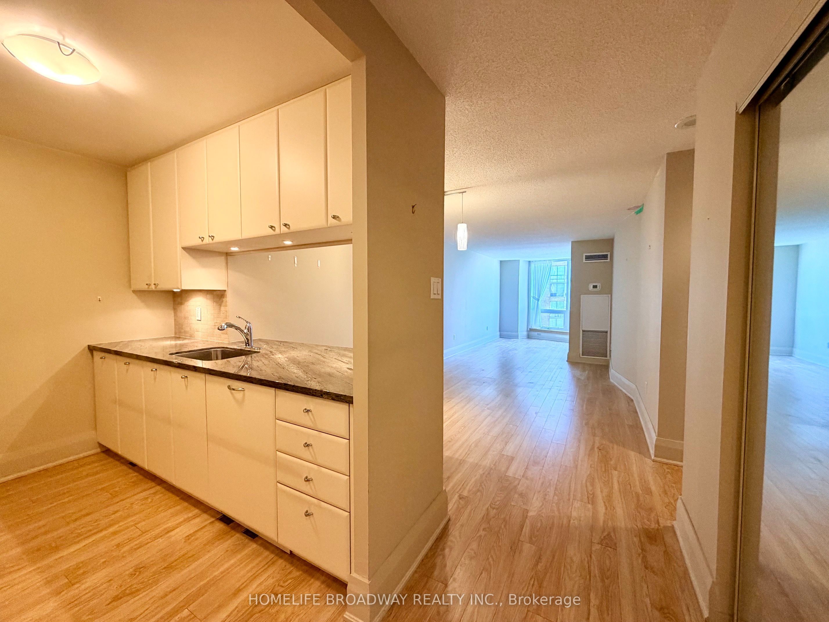 1055 Bay Street 1908, Toronto, ON M5S 3A3 photo 2