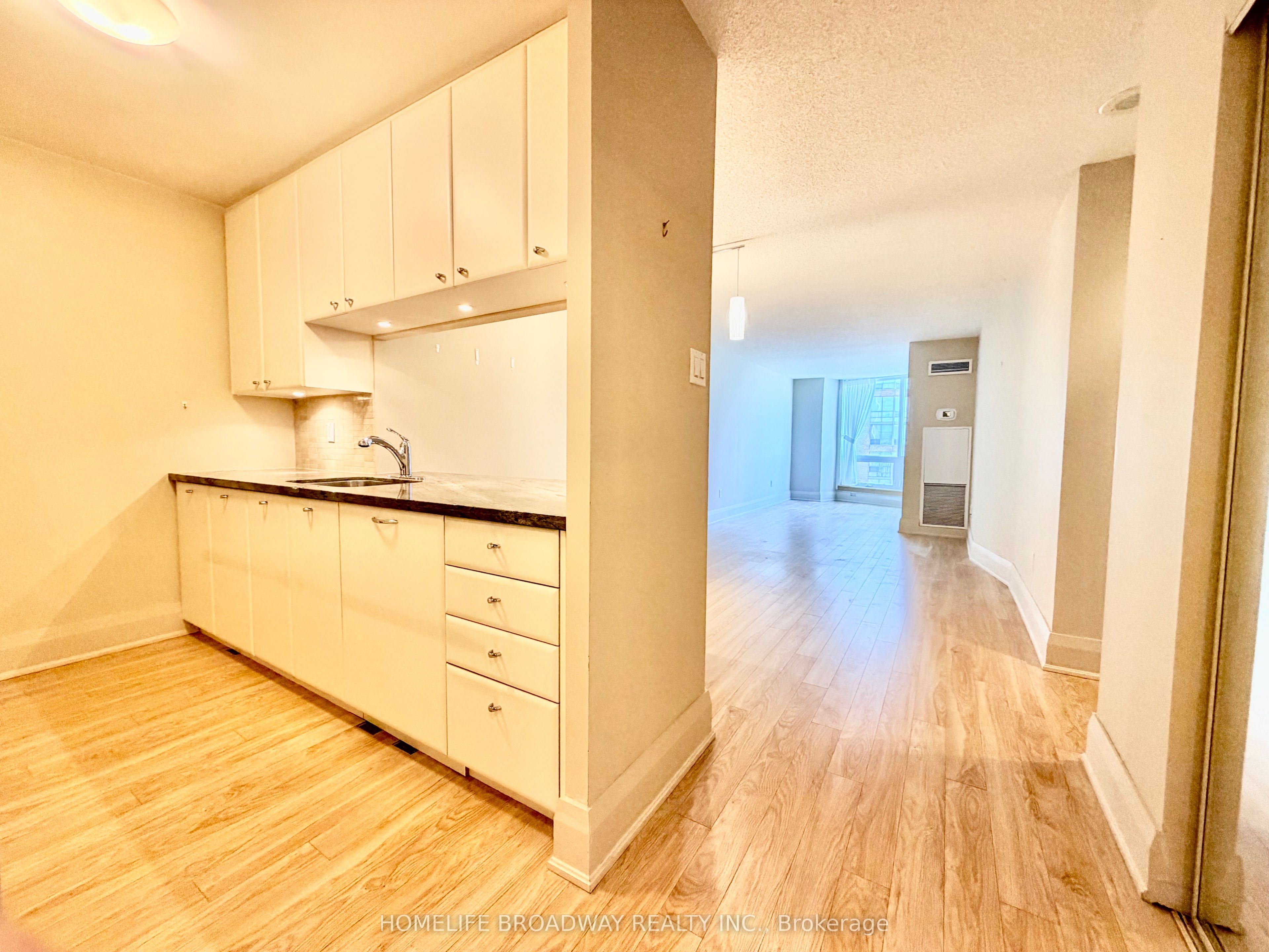 1055 Bay Street 1908, Toronto, ON M5S 3A3 photo 3