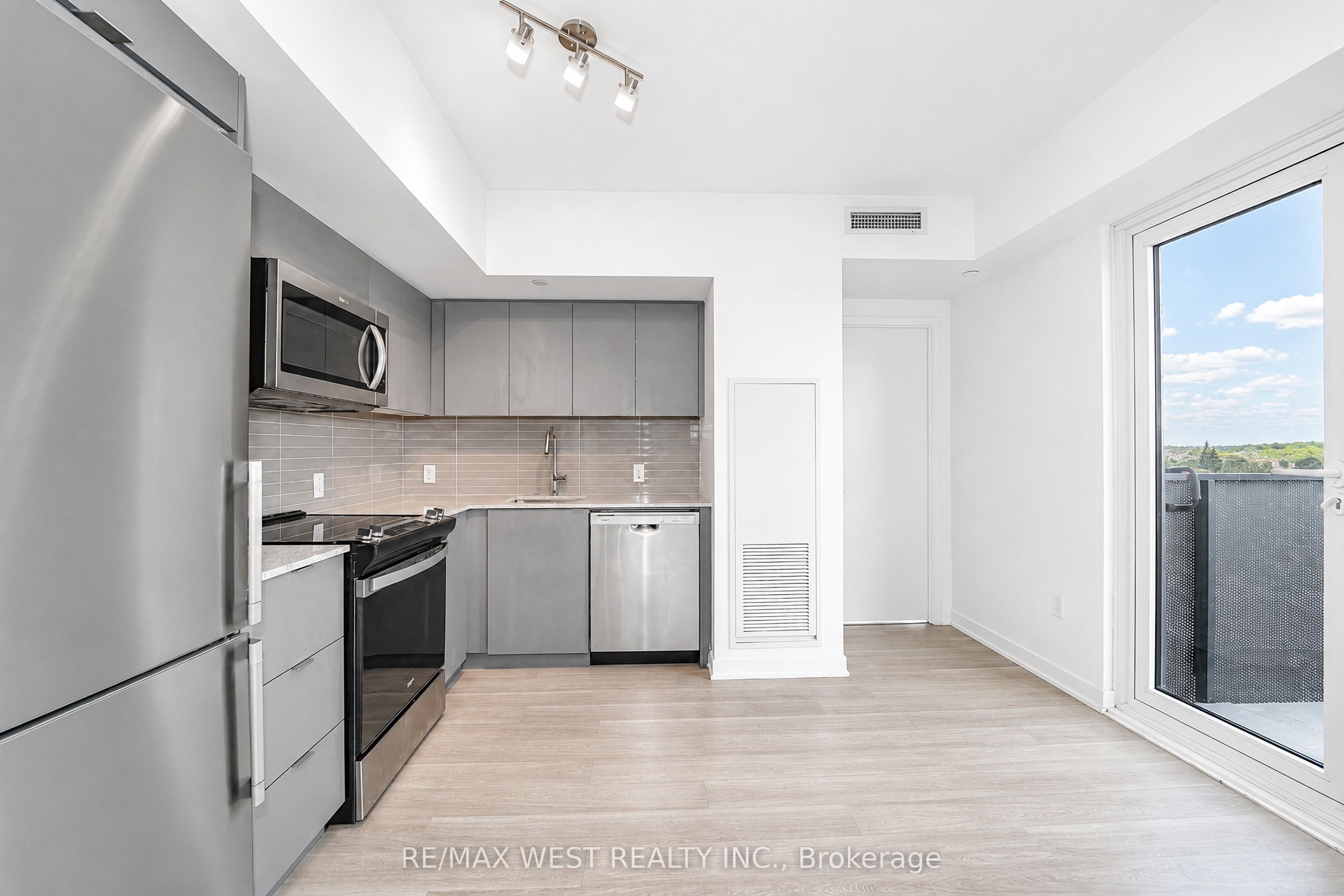 500 Wilson Avenue 721, Toronto, ON M3H 5Y9 photo 4