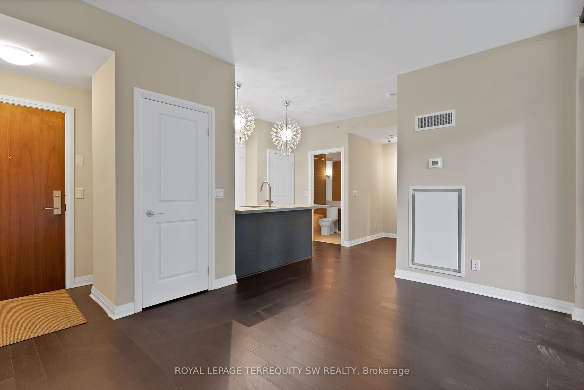 8 Mercer Street 1307, Toronto, ON M5V 0C4 photo 2