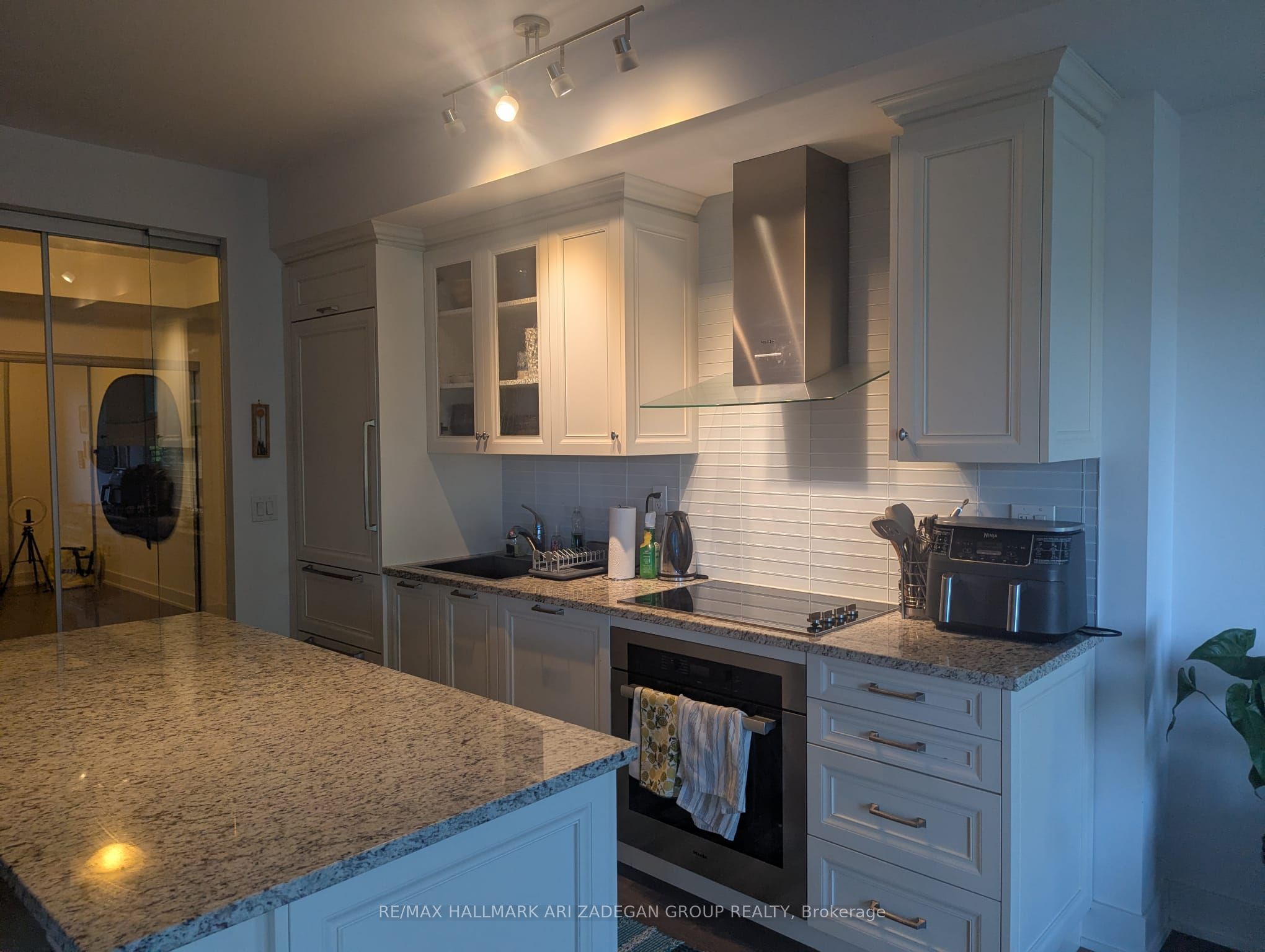 3018 Yonge Street 514, Toronto, ON M4N 2K4 photo 2