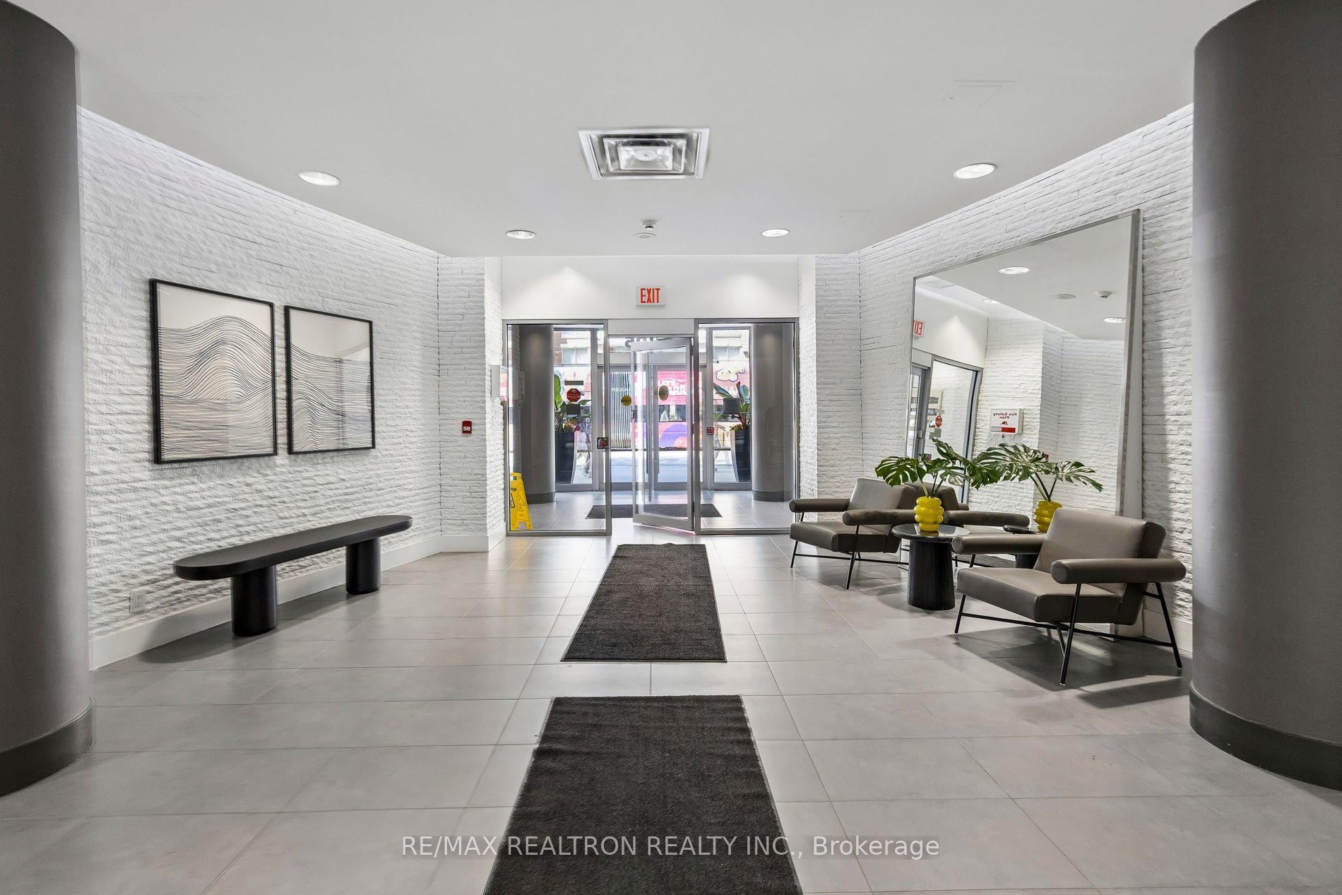 1005 King Street 512, Toronto, ON M6K 3M8 photo 4