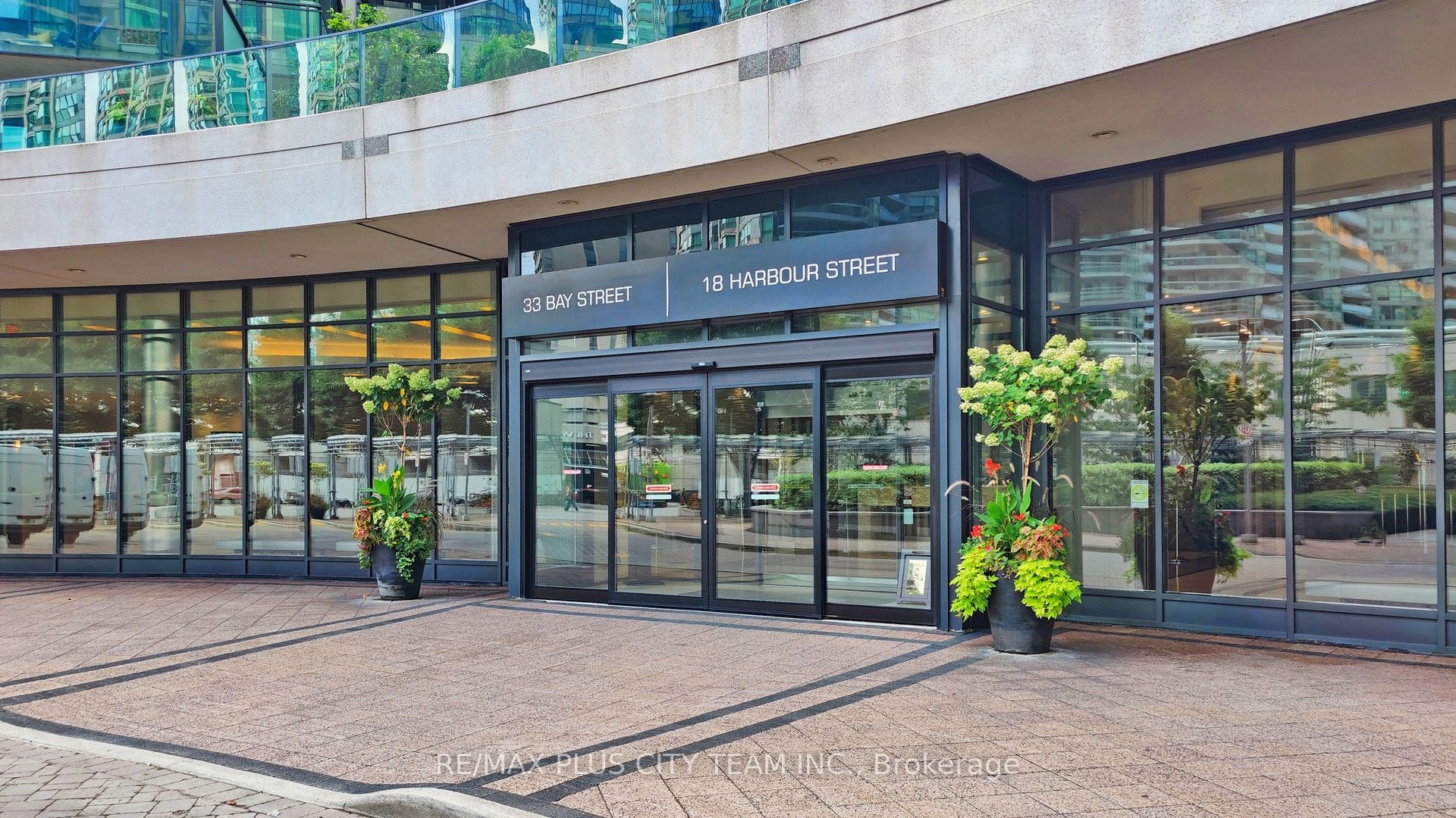 16 Harbour Street 4302, Toronto, ON M5J 2Z7 photo 2