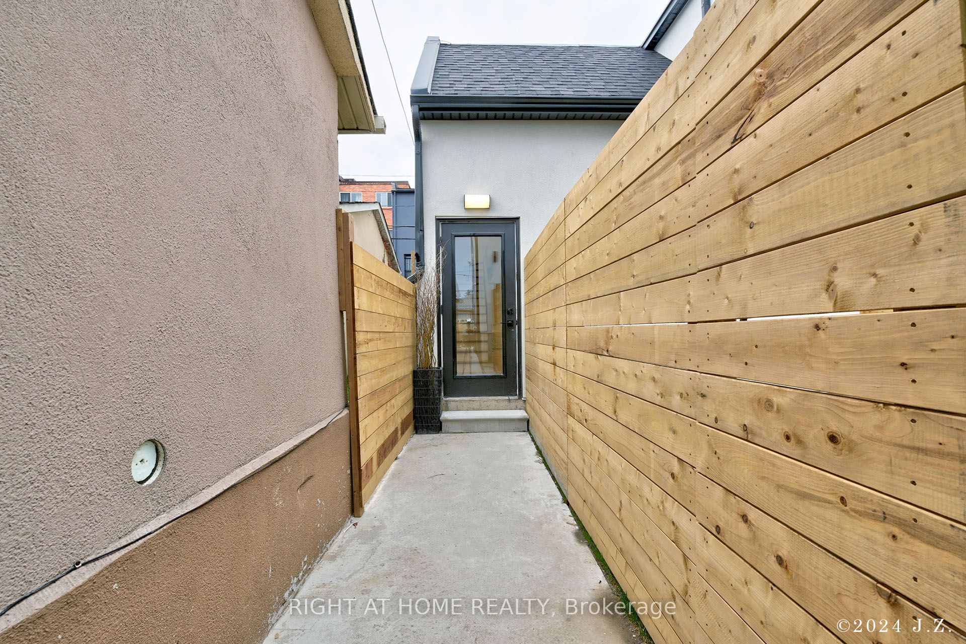 50A Lanark Avenue CoachHs, Toronto, ON M6C 2B4 photo 3