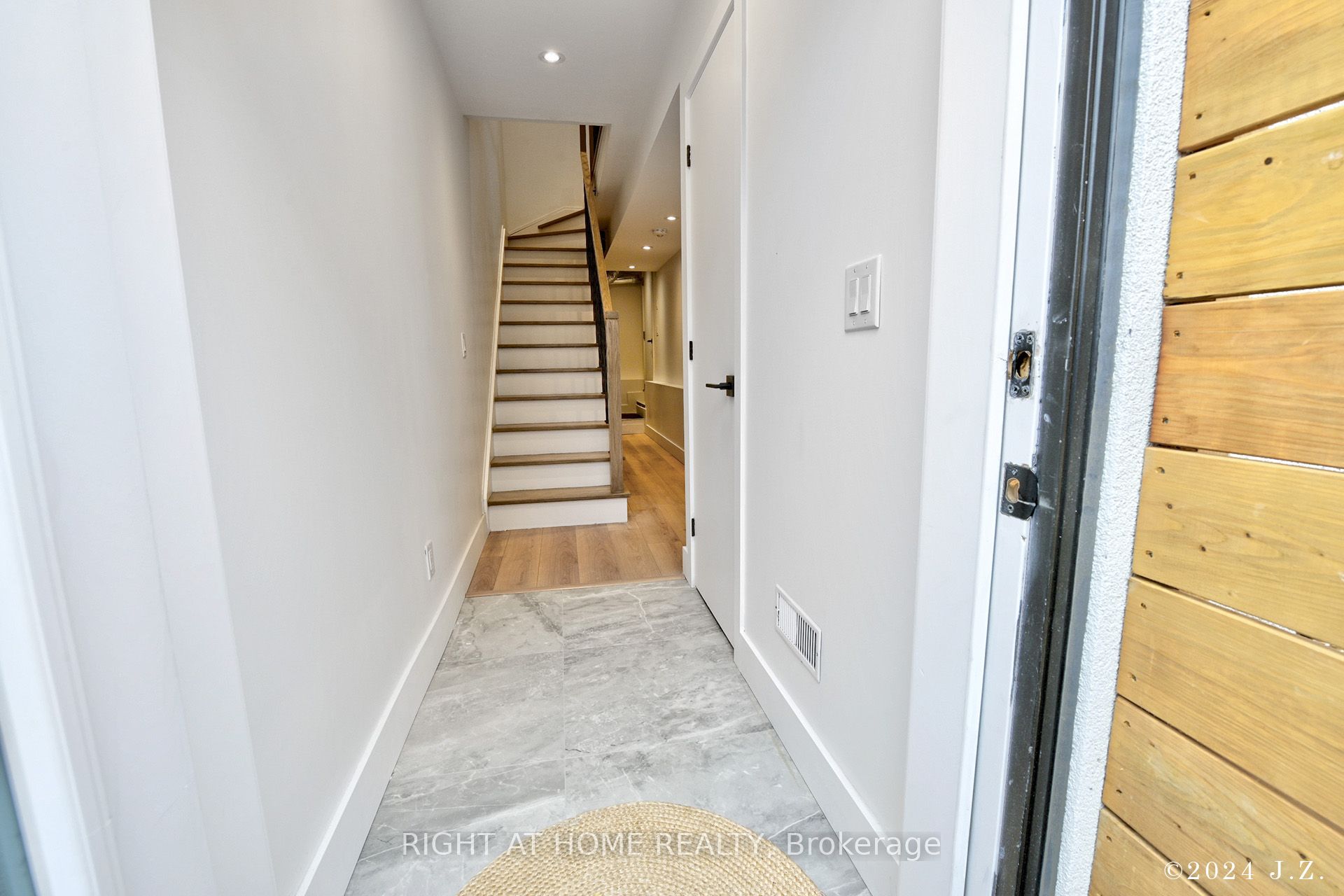 50A Lanark Avenue CoachHs, Toronto, ON M6C 2B4 photo 4
