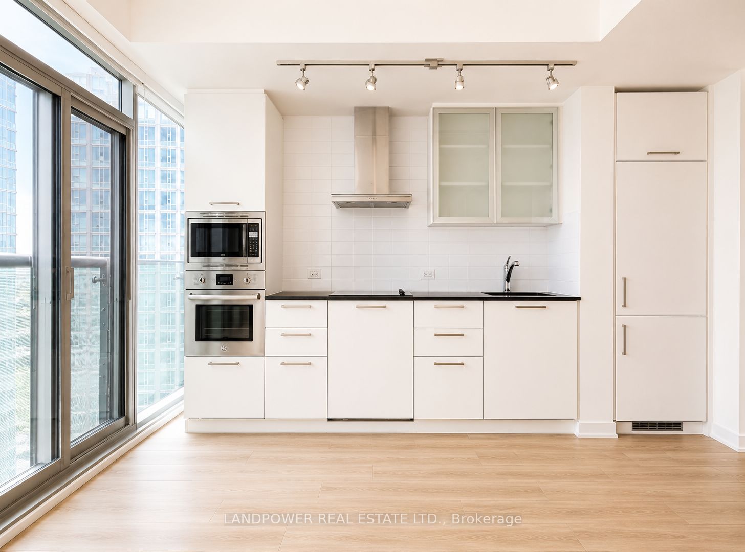 400 Adelaide Street E 1510, Toronto, ON M5A 4S3 photo 2