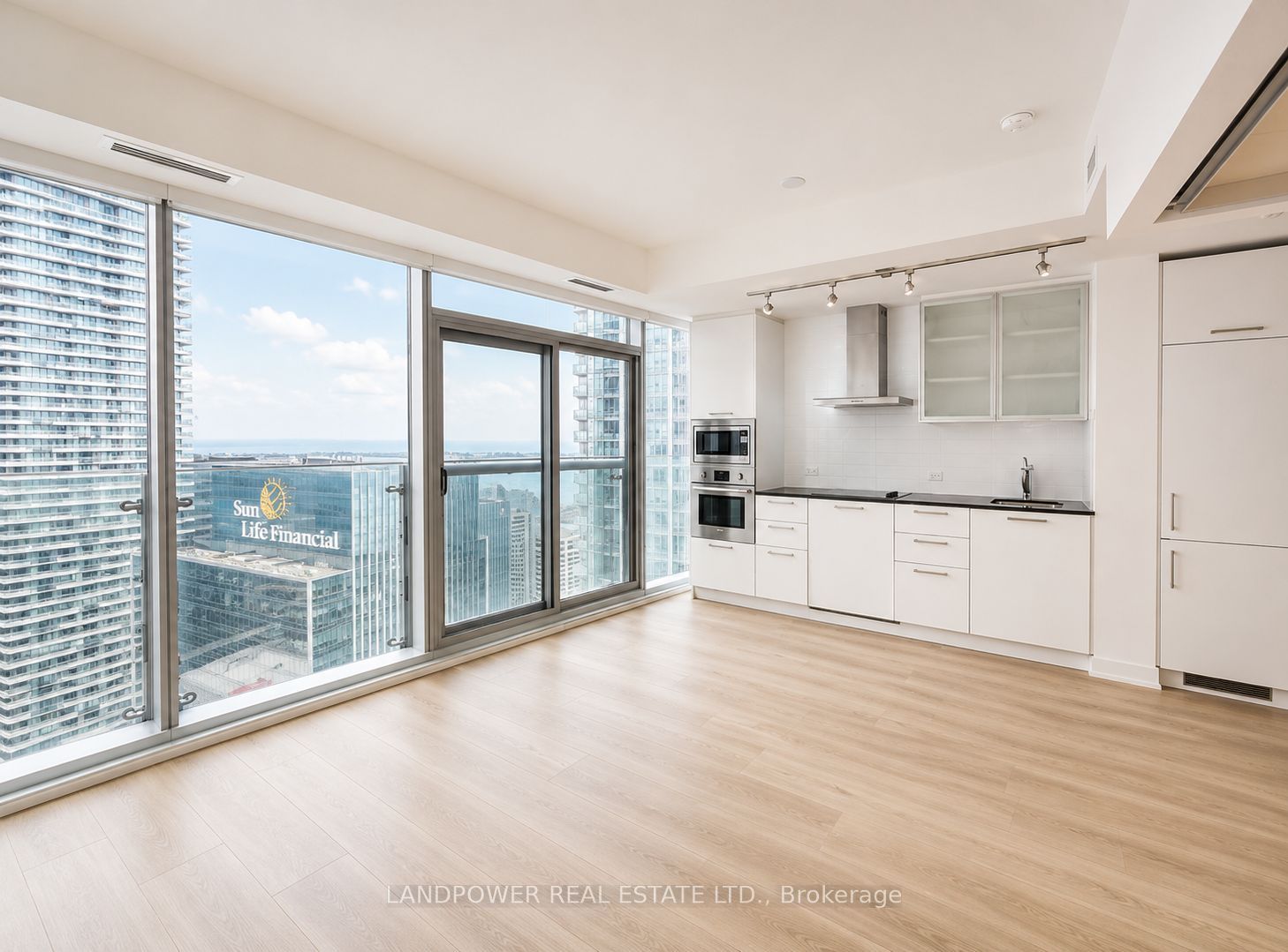400 Adelaide Street E 1510, Toronto, ON M5A 4S3 photo 3