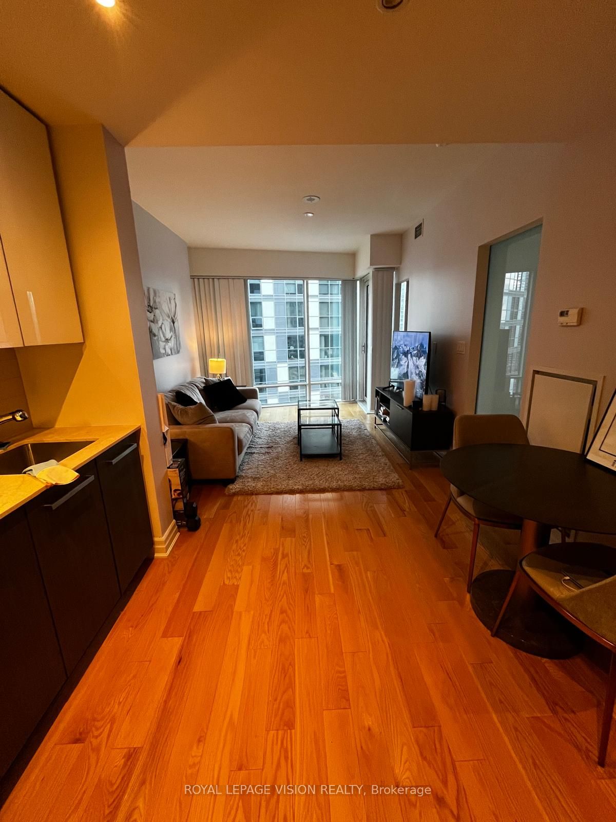 8 The Esplanade Avenue 2701, Toronto, ON M5E 0A6 photo 2