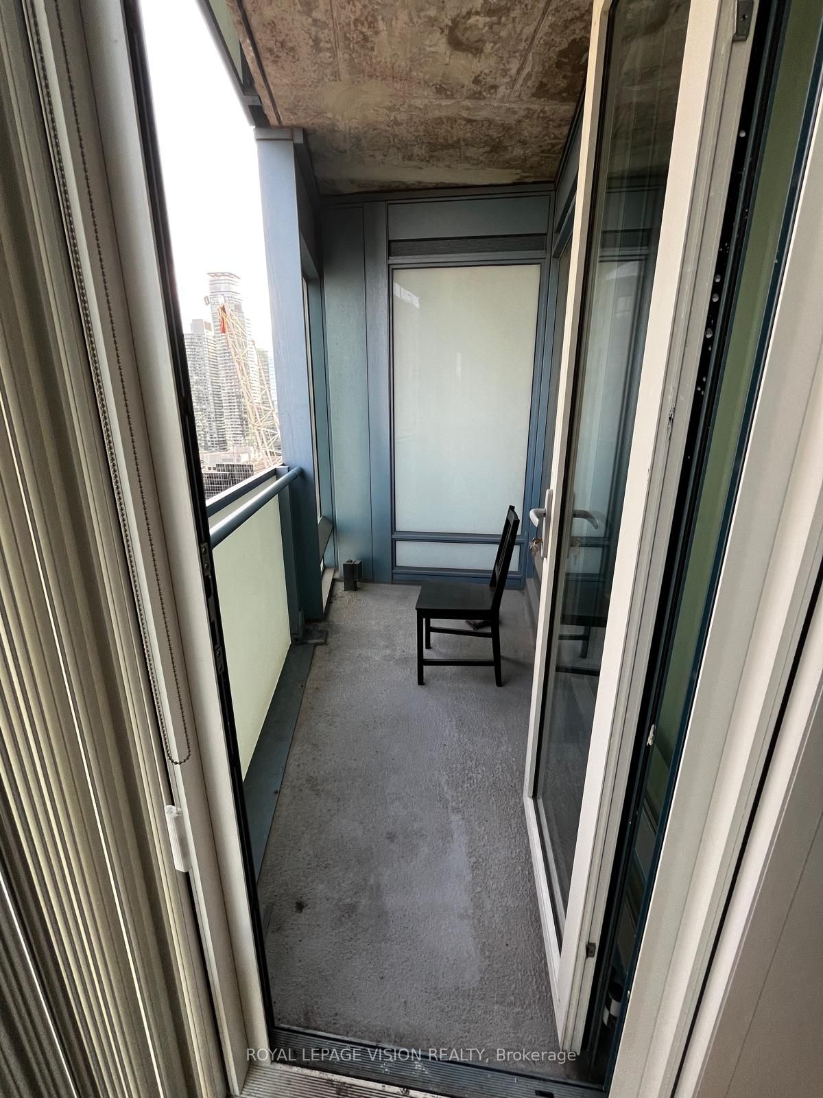 8 The Esplanade Avenue 2701, Toronto, ON M5E 0A6 photo 4
