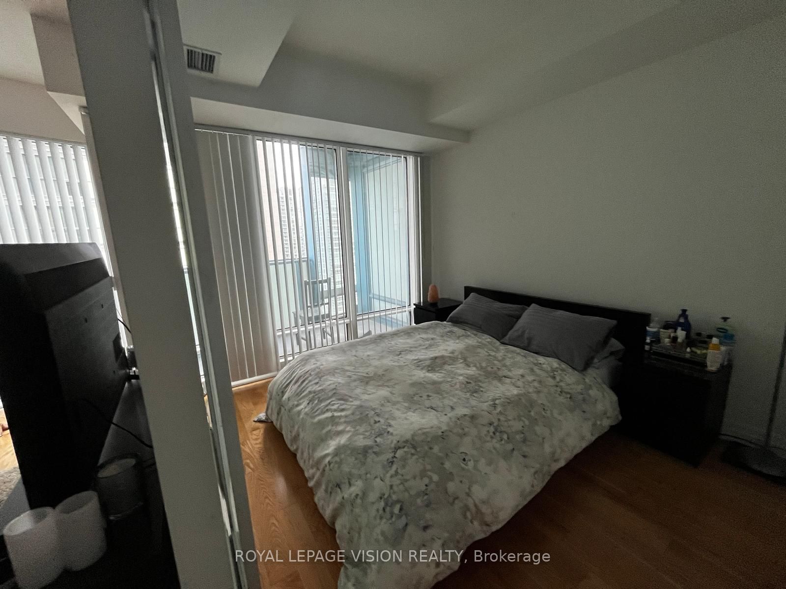 8 The Esplanade Avenue 2701, Toronto, ON M5E 0A6 photo 5