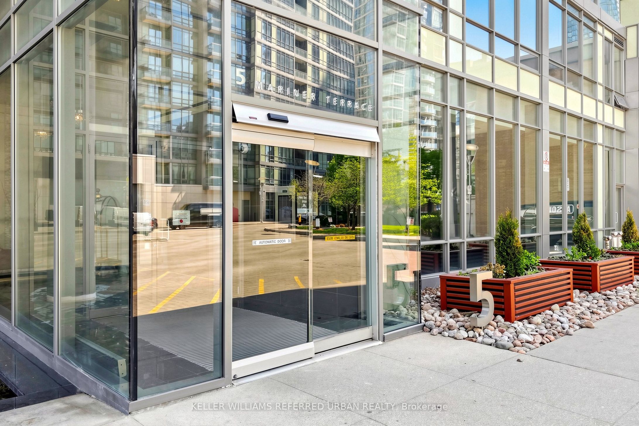 5 Mariner Terrace 1610, Toronto, ON M5V 3V6 photo 4