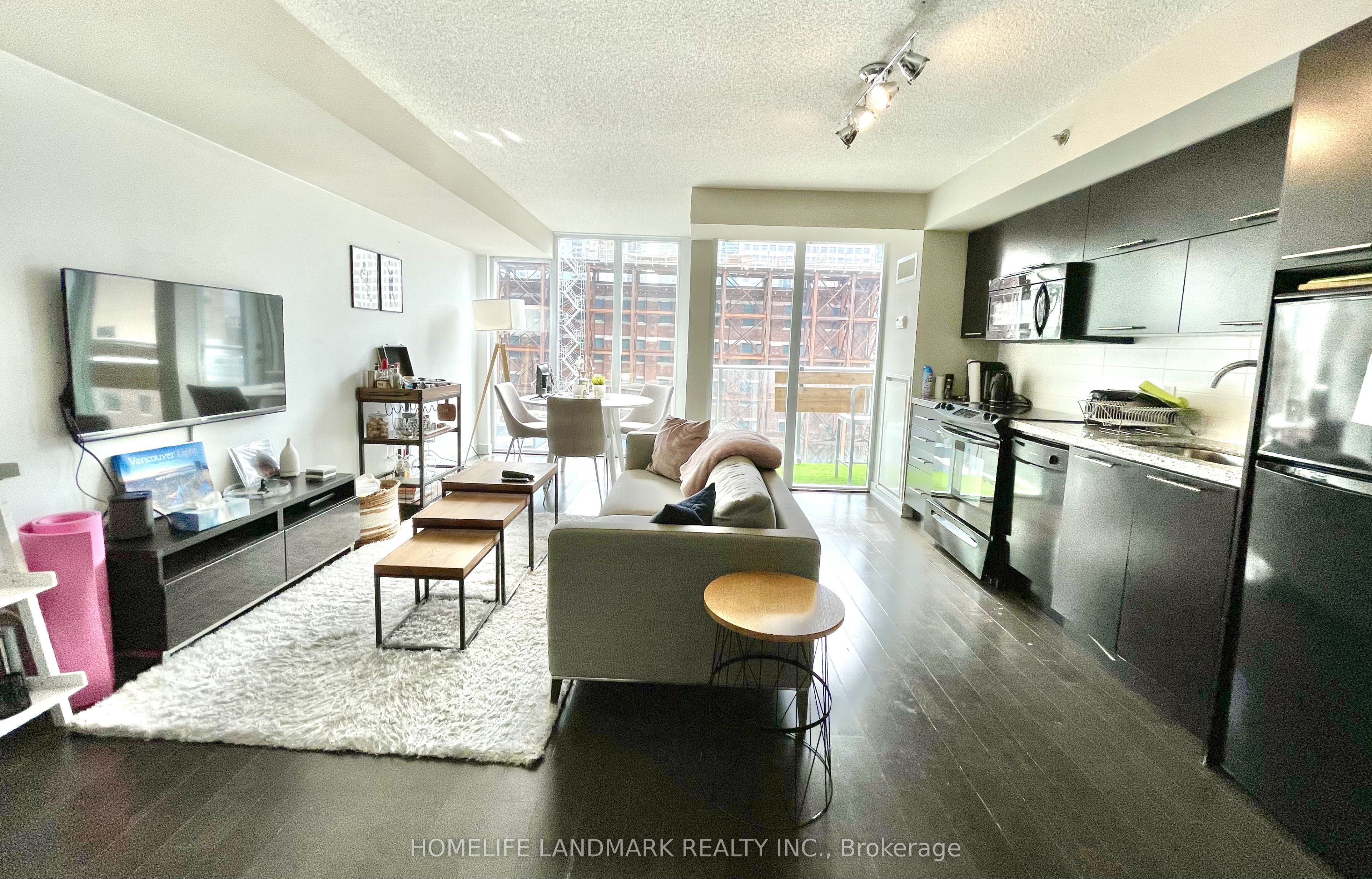 21 Nelson Street 608, Toronto, ON M5V 1T8 photo 3
