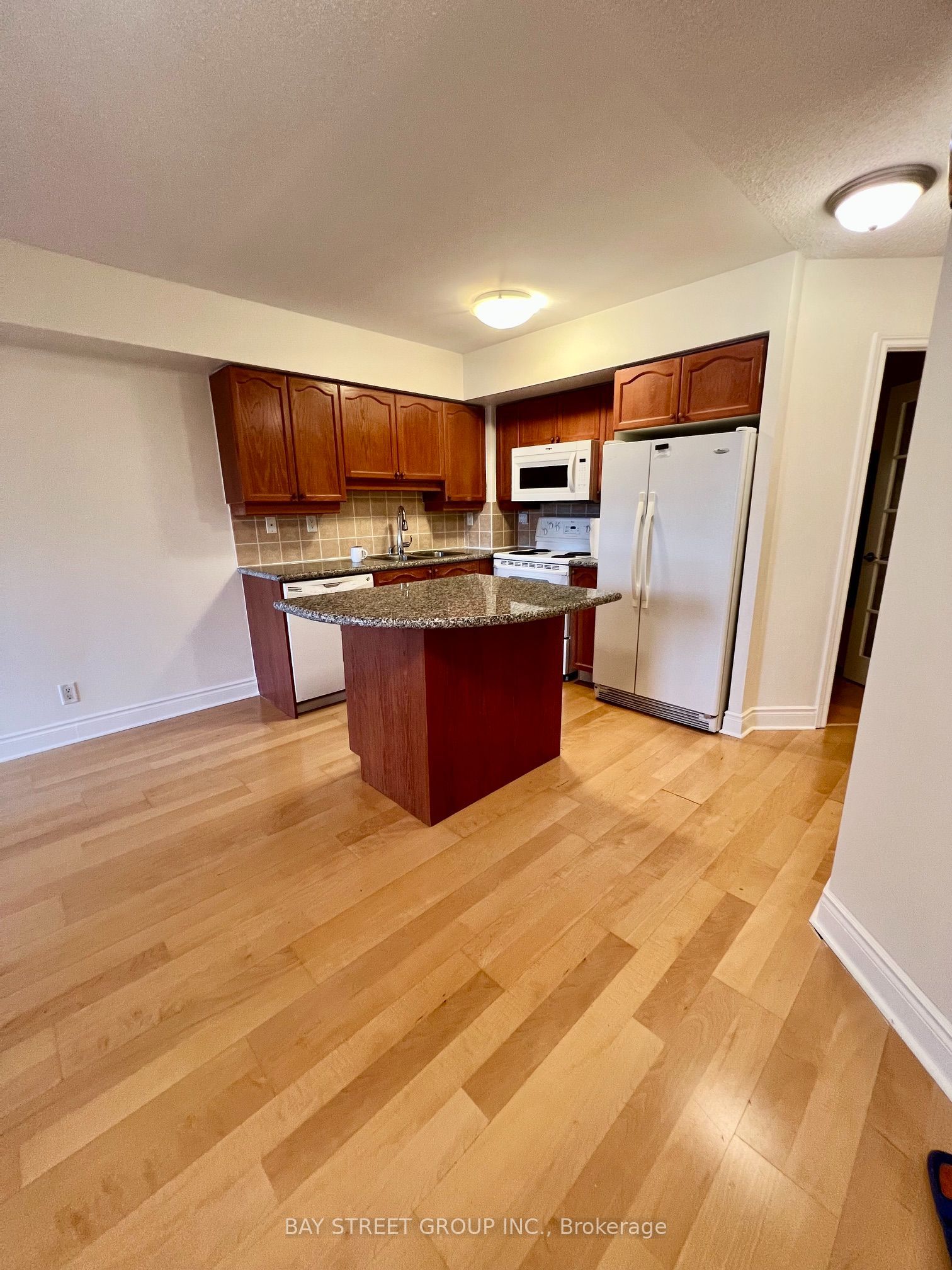 78 Harrison Garden Boulevard 914, Toronto, ON M2N 7E2 photo 3