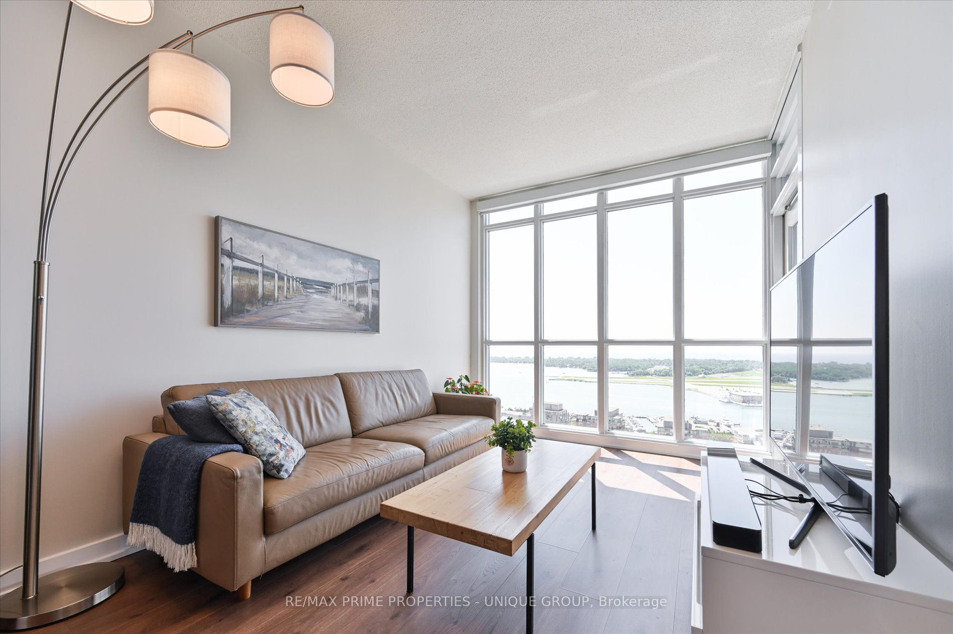 15 Iceboat Terrace 3508, Toronto, ON M5V 4A5