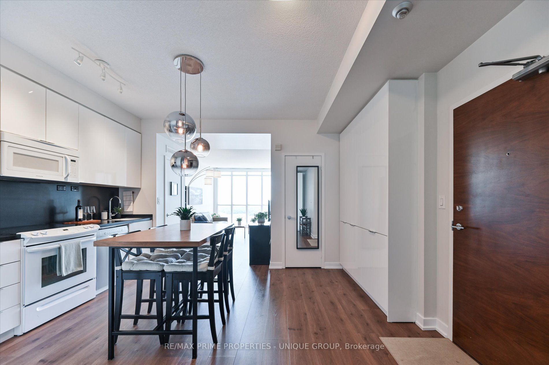 15 Iceboat Terrace 3508, Toronto, ON M5V 4A5 photo 2