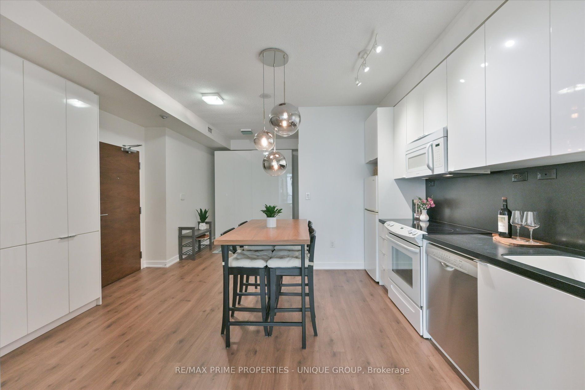 15 Iceboat Terrace 3508, Toronto, ON M5V 4A5 photo 4