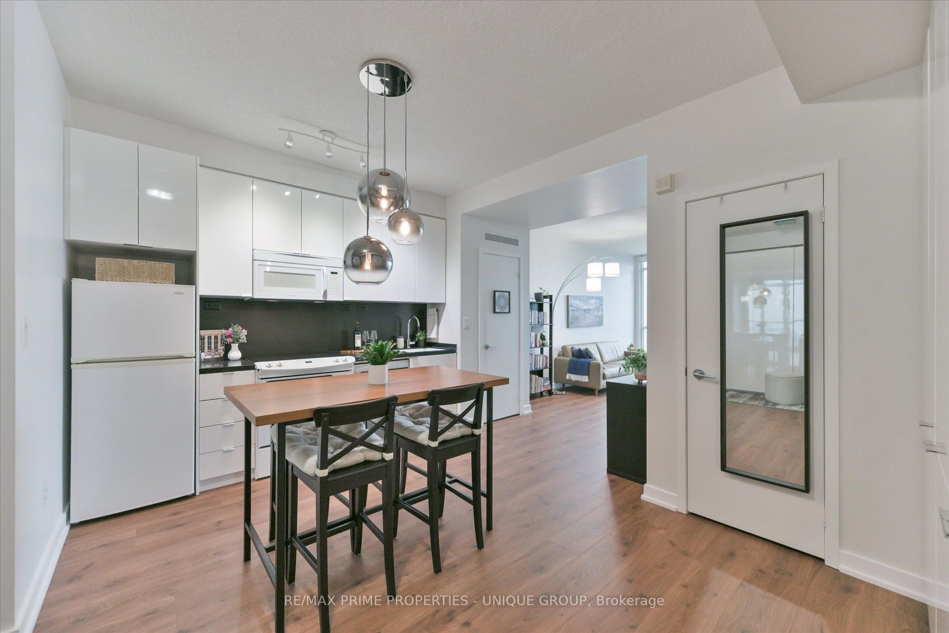 15 Iceboat Terrace 3508, Toronto, ON M5V 4A5 photo 5