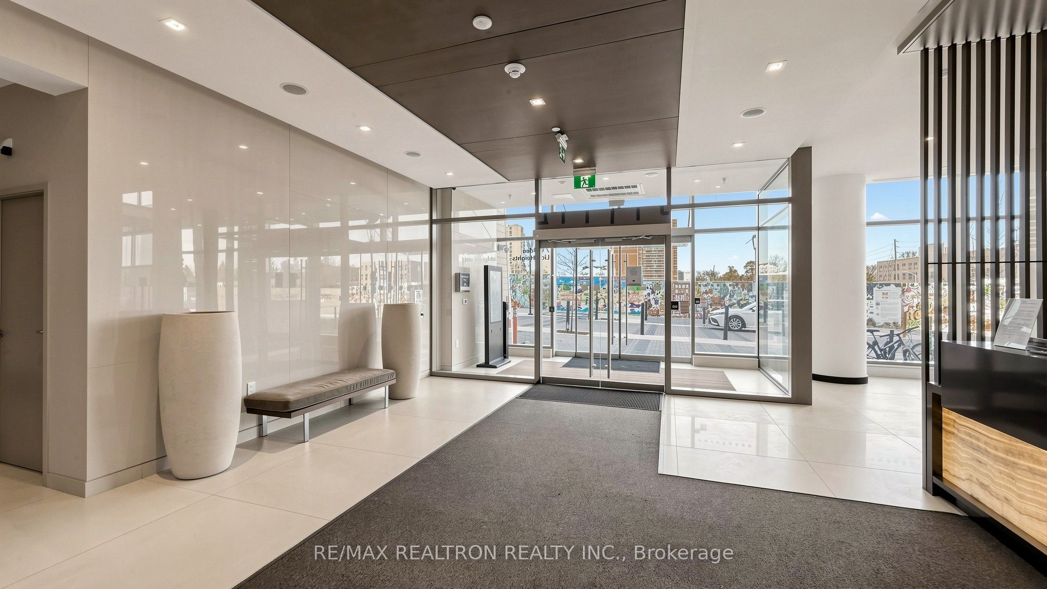 7 Golden Lion Heights N1105, Toronto, ON M2M 0C3 photo 3