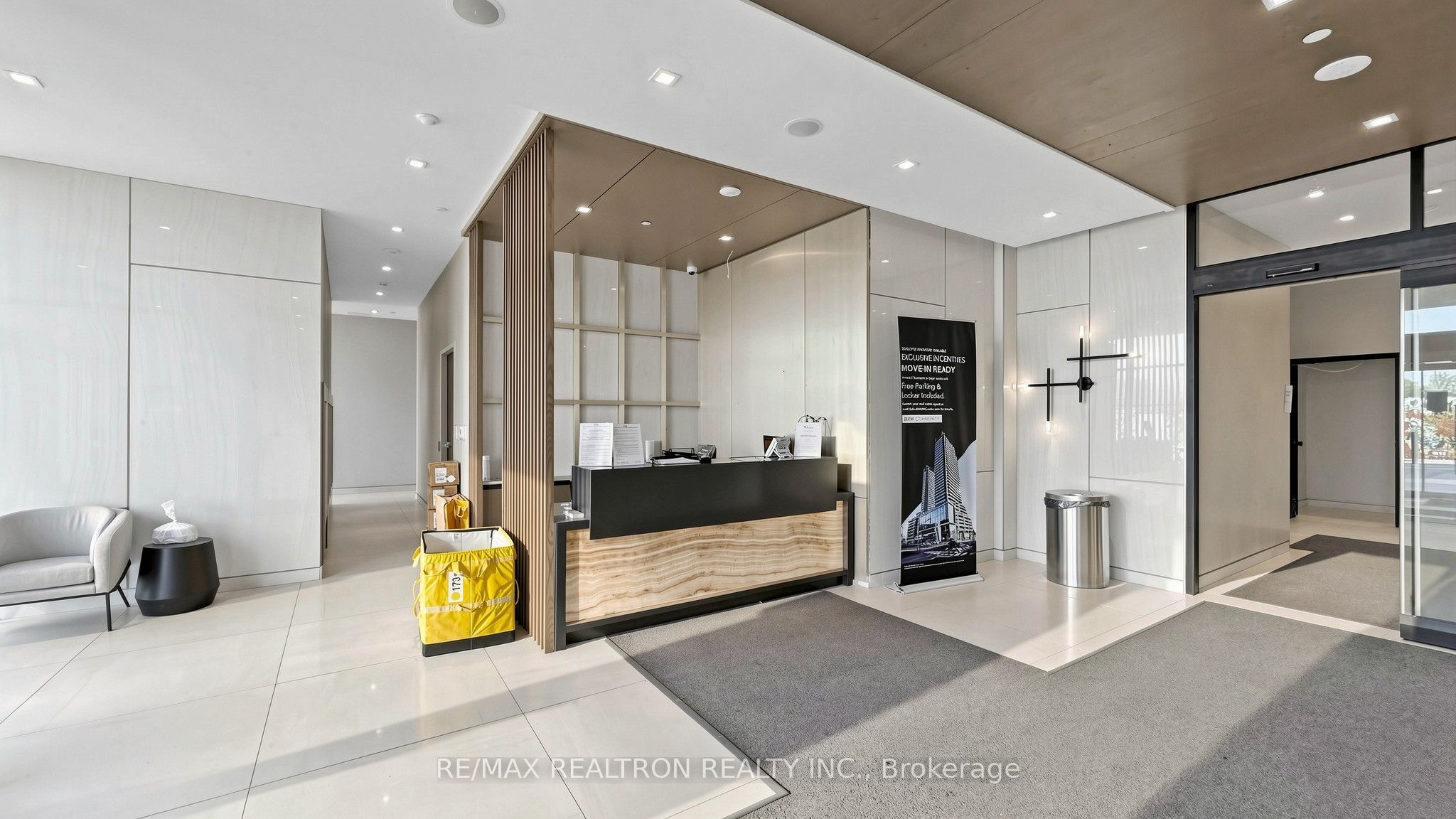 7 Golden Lion Heights N1105, Toronto, ON M2M 0C3 photo 4