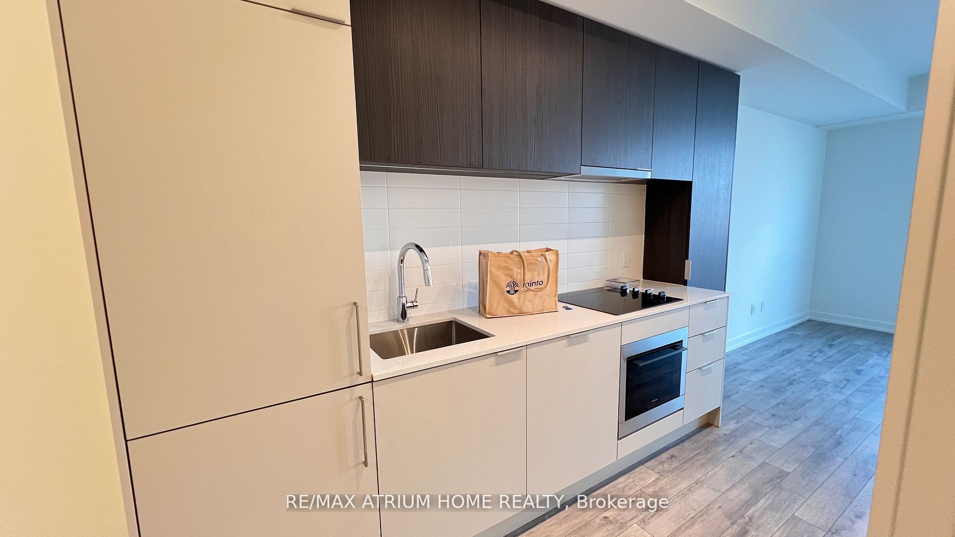 89 Church Street 4705, Toronto, ON M5C 0B7 photo 3