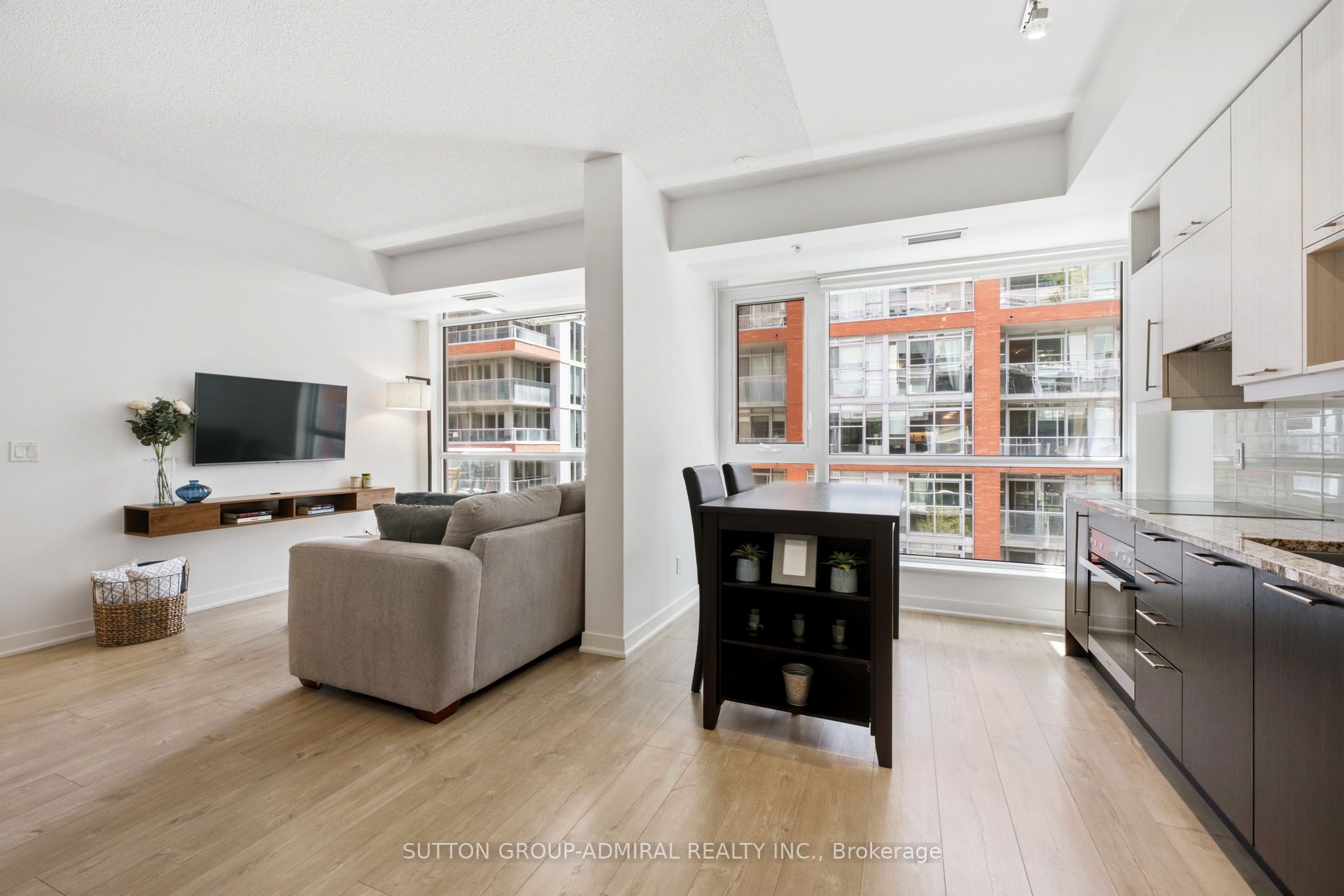 30 Nelson Street 312, Toronto, ON M5V 0H5 photo 4