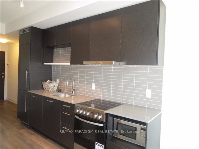 365 Church Street 2413, Toronto, ON M5B 1Z9 photo 3