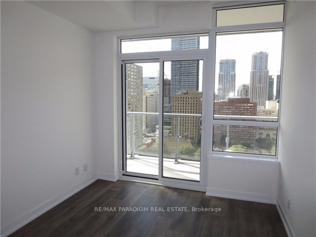 365 Church Street 2413, Toronto, ON M5B 1Z9 photo 4