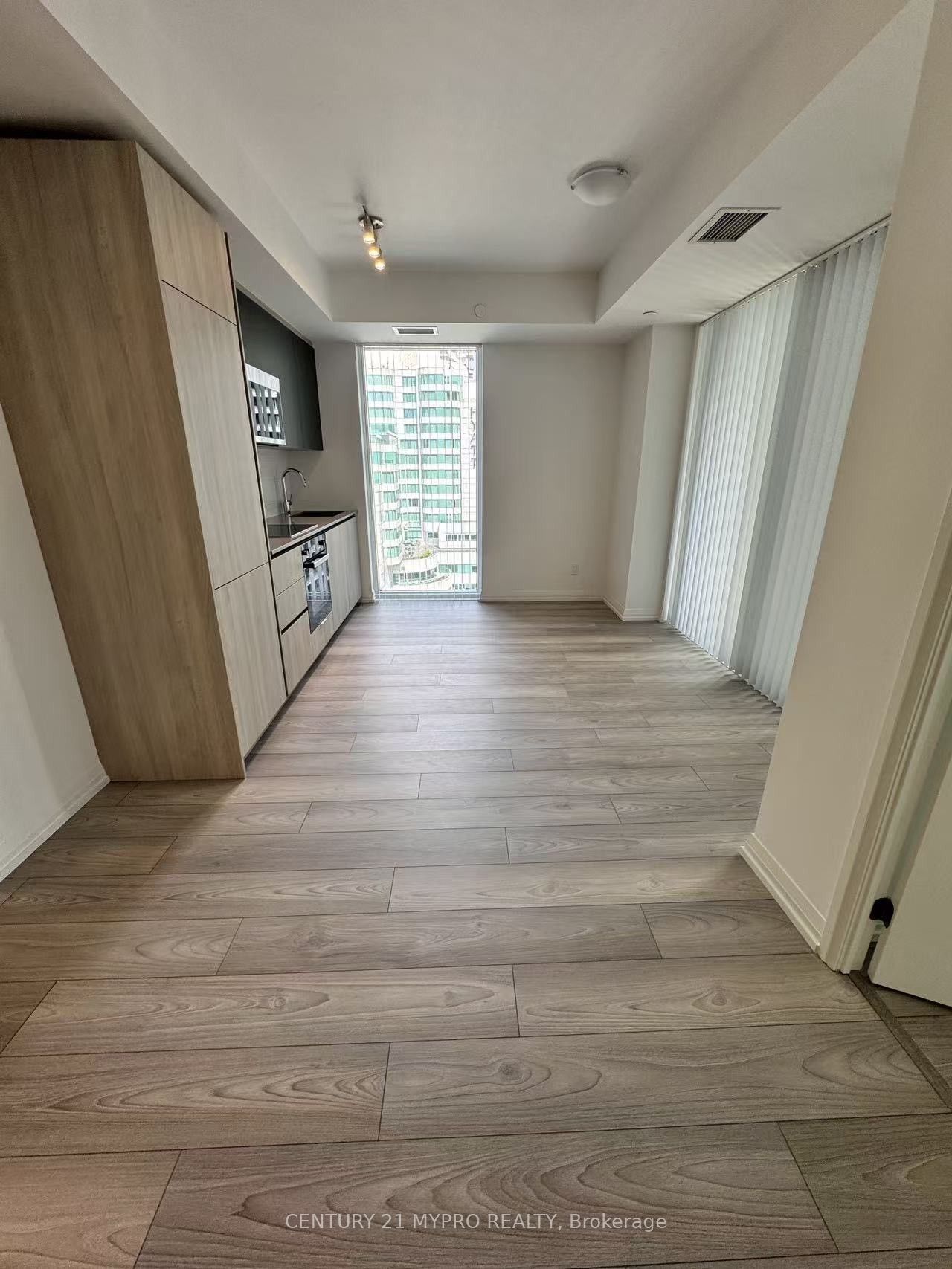 400 King Street W 1708, Toronto, ON M5V 0X3 photo 5