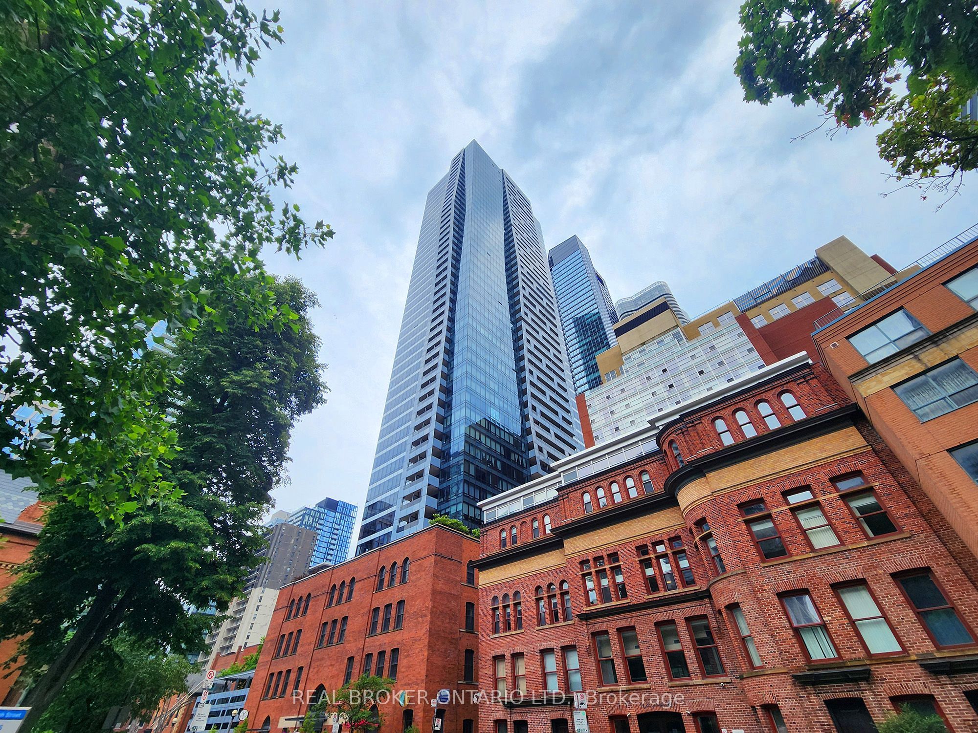 5 St Joseph Street 2803, Toronto, ON M4Y 0B6 photo 2
