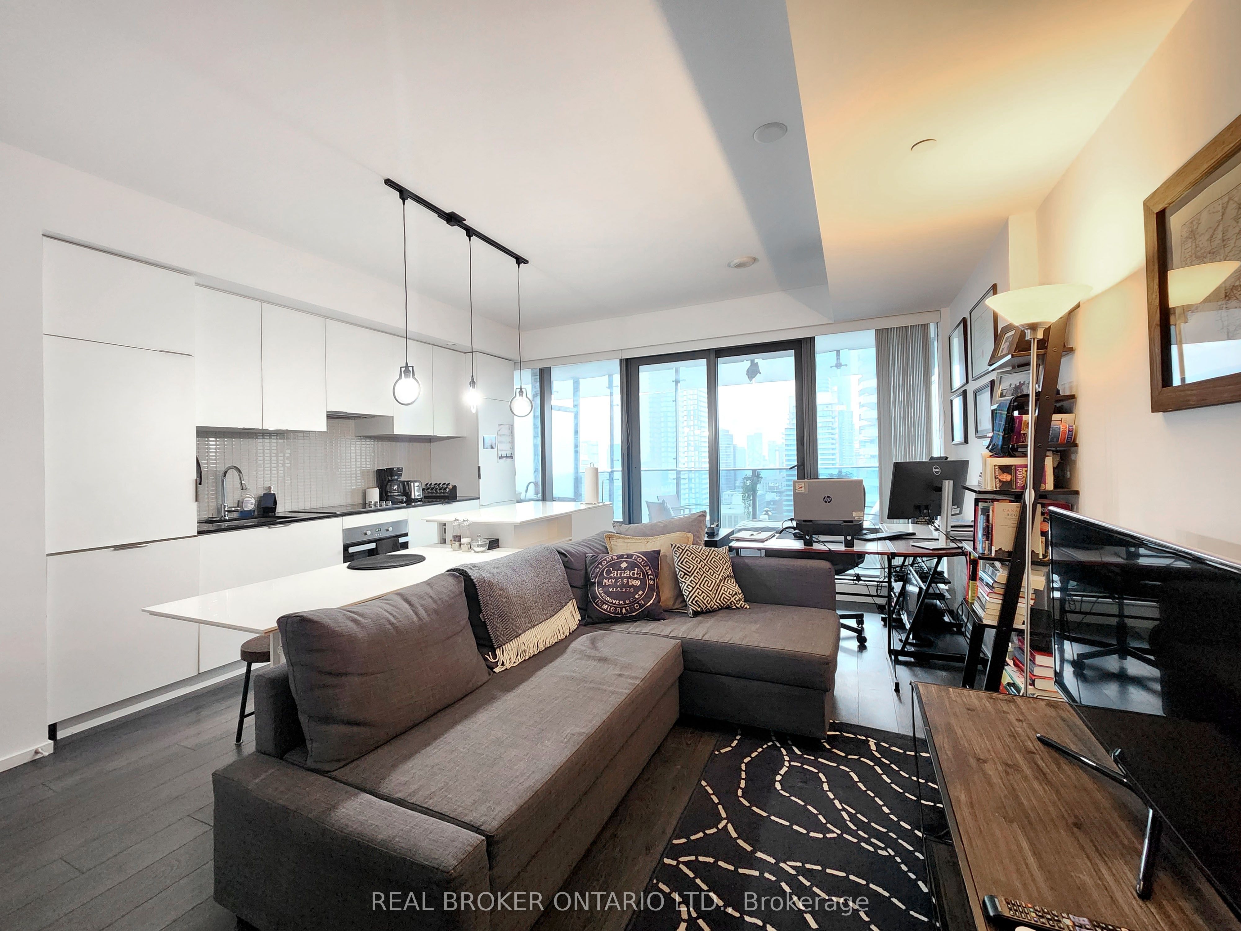 5 St Joseph Street 2803, Toronto, ON M4Y 0B6 photo 3