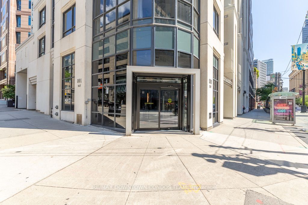 801 Bay Street 611, Toronto, ON M5S 1Y9 photo 3