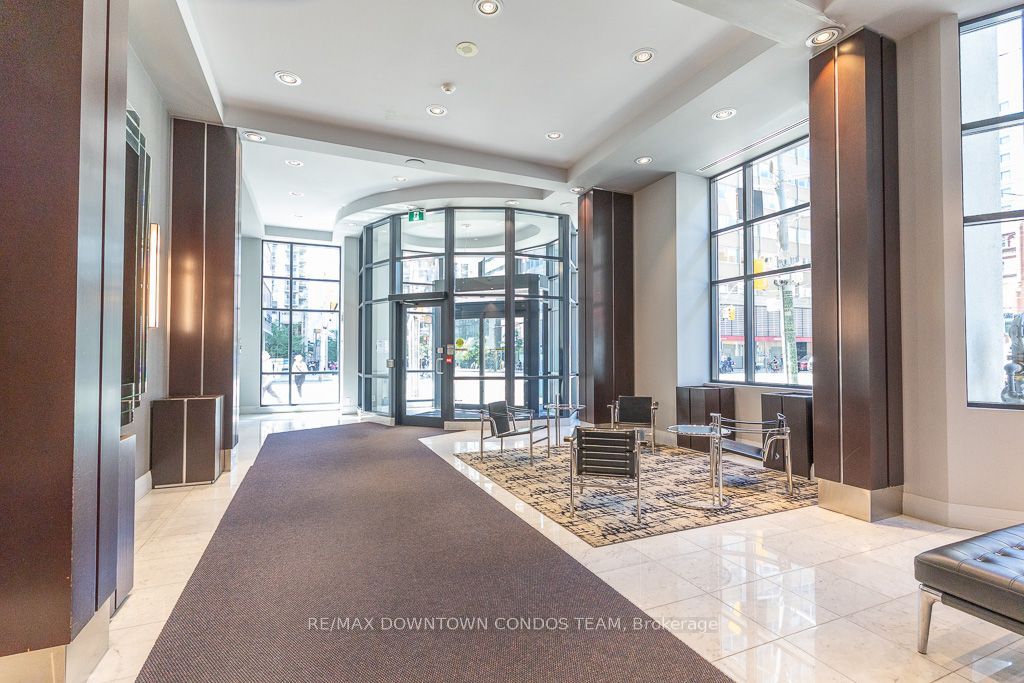 801 Bay Street 611, Toronto, ON M5S 1Y9 photo 4