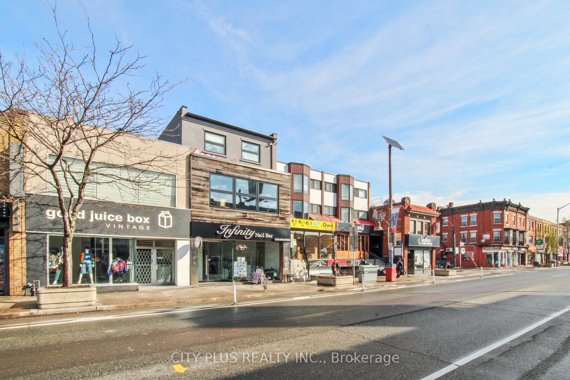 704 Bloor Street W, Toronto, ON M6G 1L4 photo 2