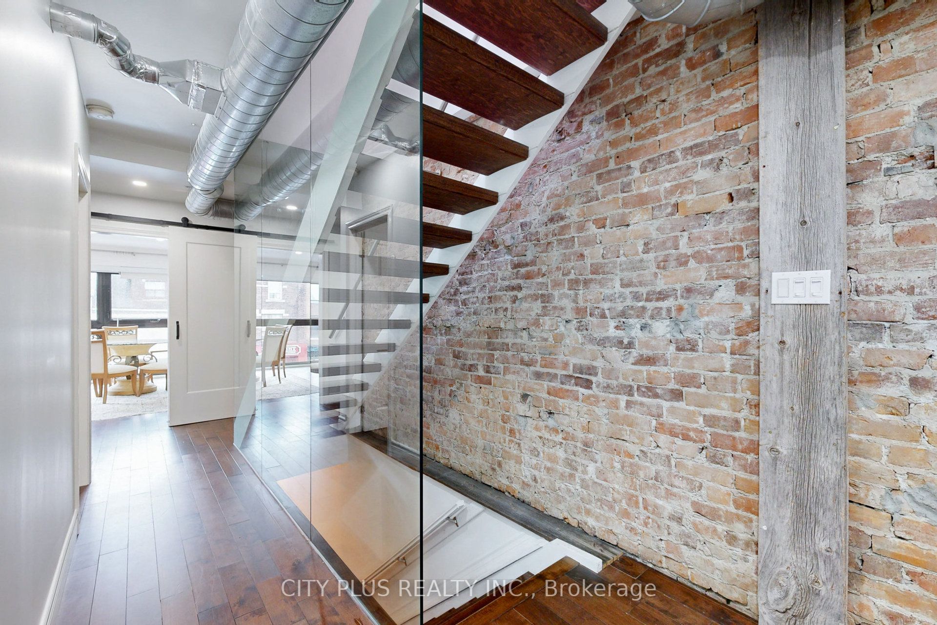 704 Bloor Street W, Toronto, ON M6G 1L4 photo 3