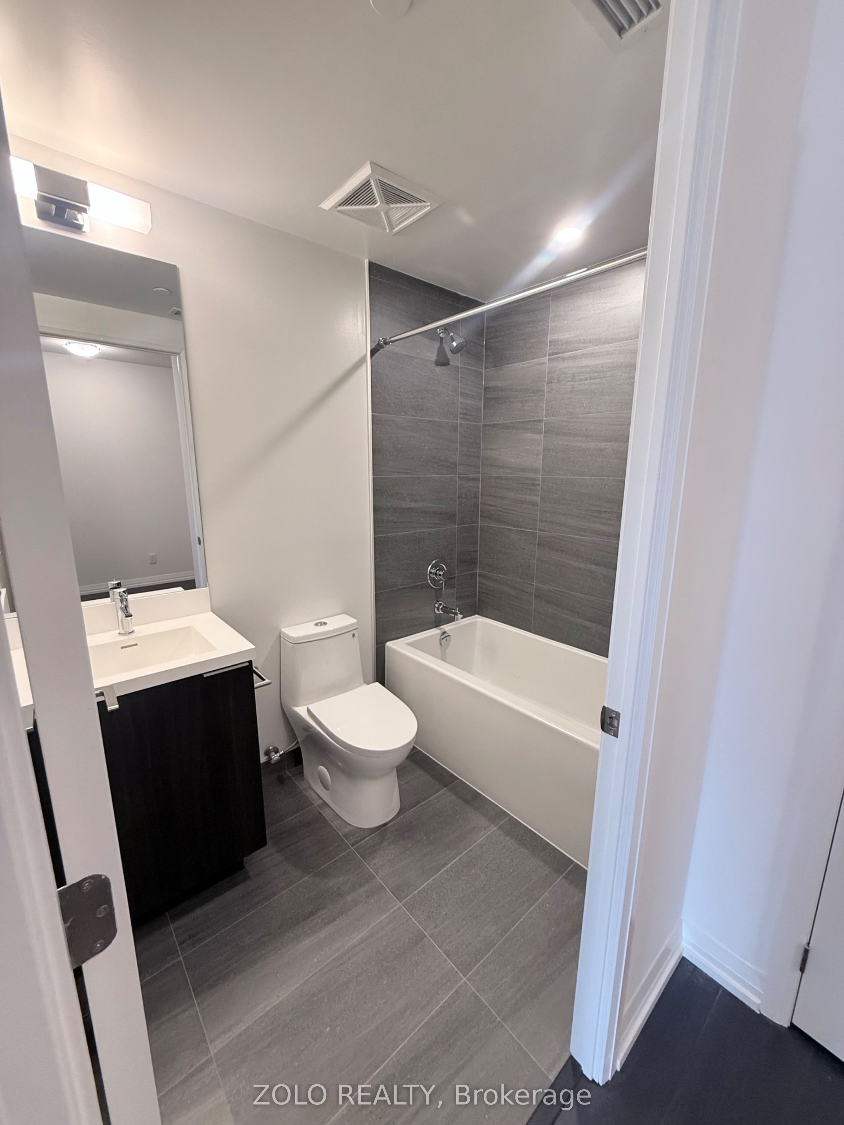 400 King Street 1106, Toronto, ON M5V 0X8 photo 2